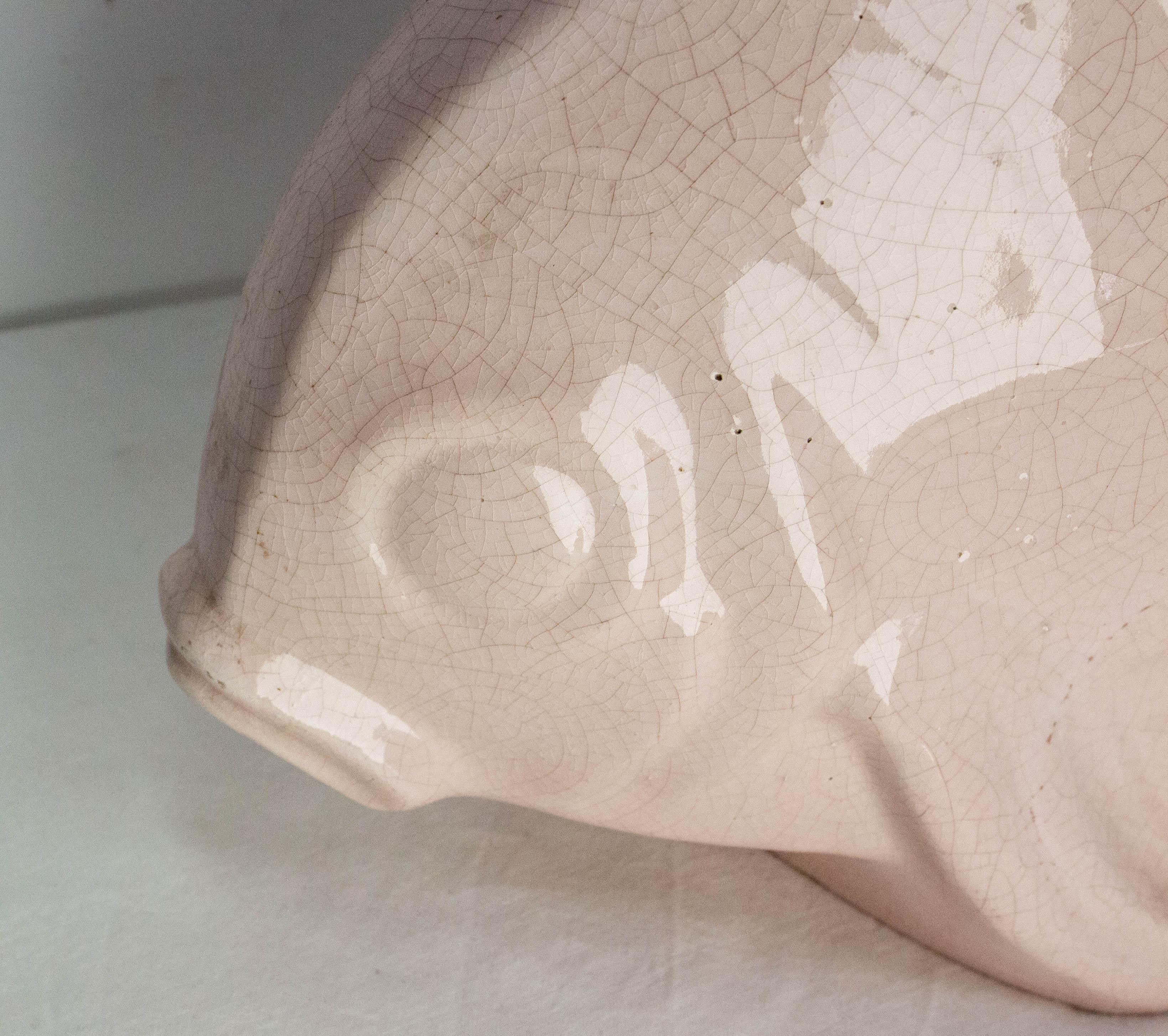 KOI Carpe Orchies en céramique rose à glaçure craquelée, circa 1920. en vente 2
