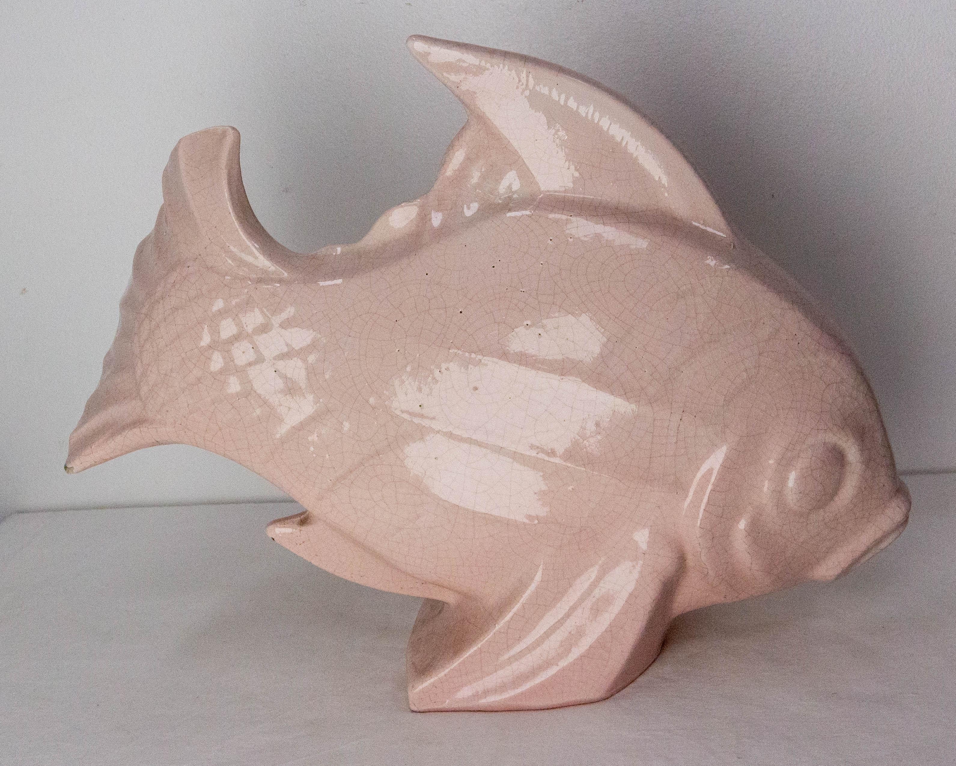 Sculpture de poisson en céramique émaillée faite à la main en France.
Orchies était une manufacture de céramique située dans le nord de la France, près de la Belgique. 
Cette manufacture a produit des céramiques de 1886 aux années 80.
LEJAN a été