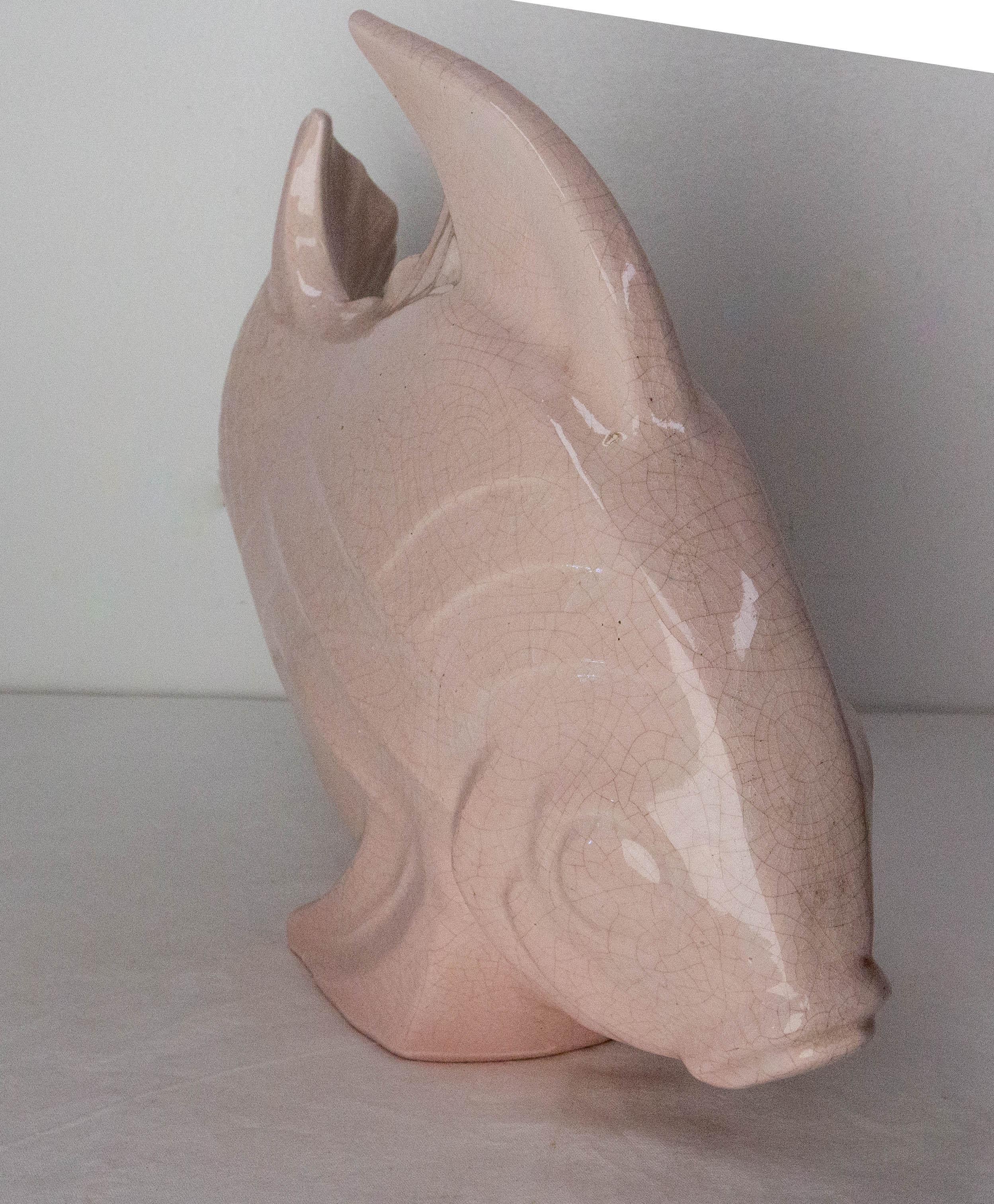 Art déco KOI Carpe Orchies en céramique rose à glaçure craquelée, circa 1920. en vente