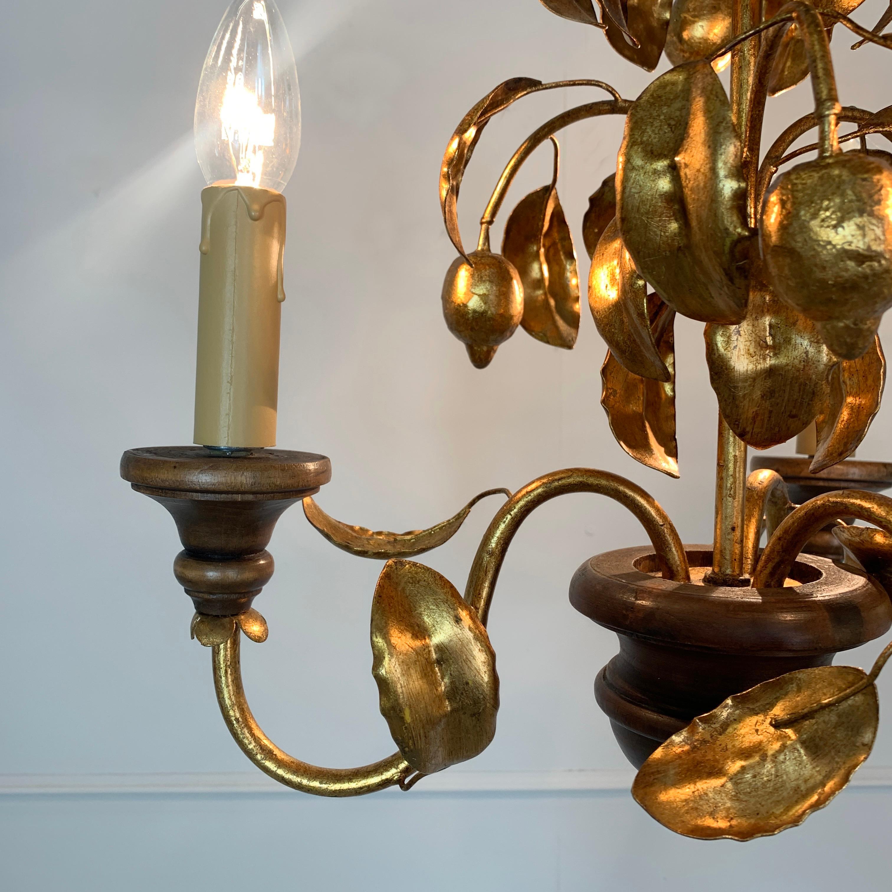 French Lemon Tole Chandelier,  Gold 1970s In Good Condition For Sale In Hastings, GB