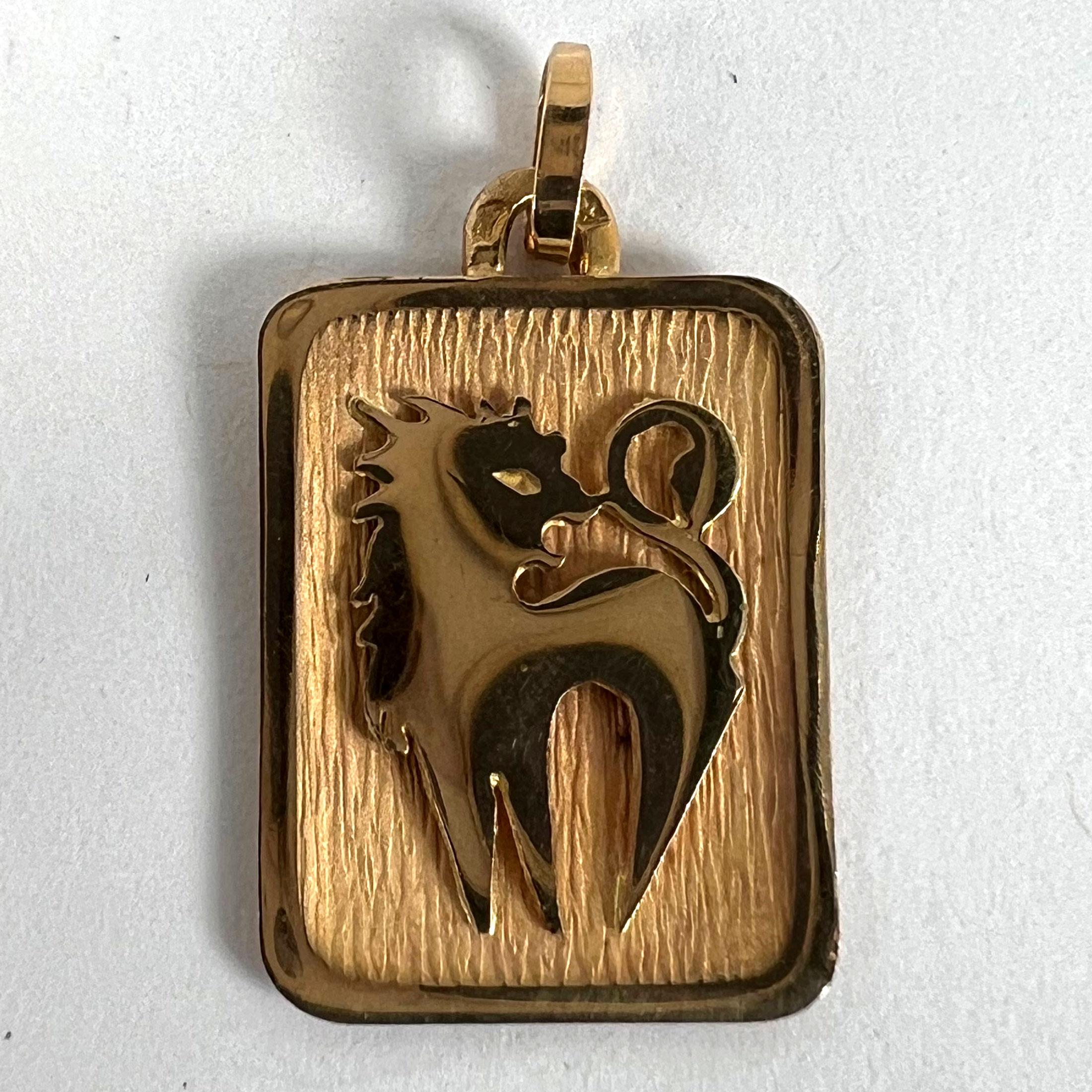 Ciondolo a forma di medaglia con charm in oro giallo 18 carati con il segno zodiacale del Leone in vendita 7