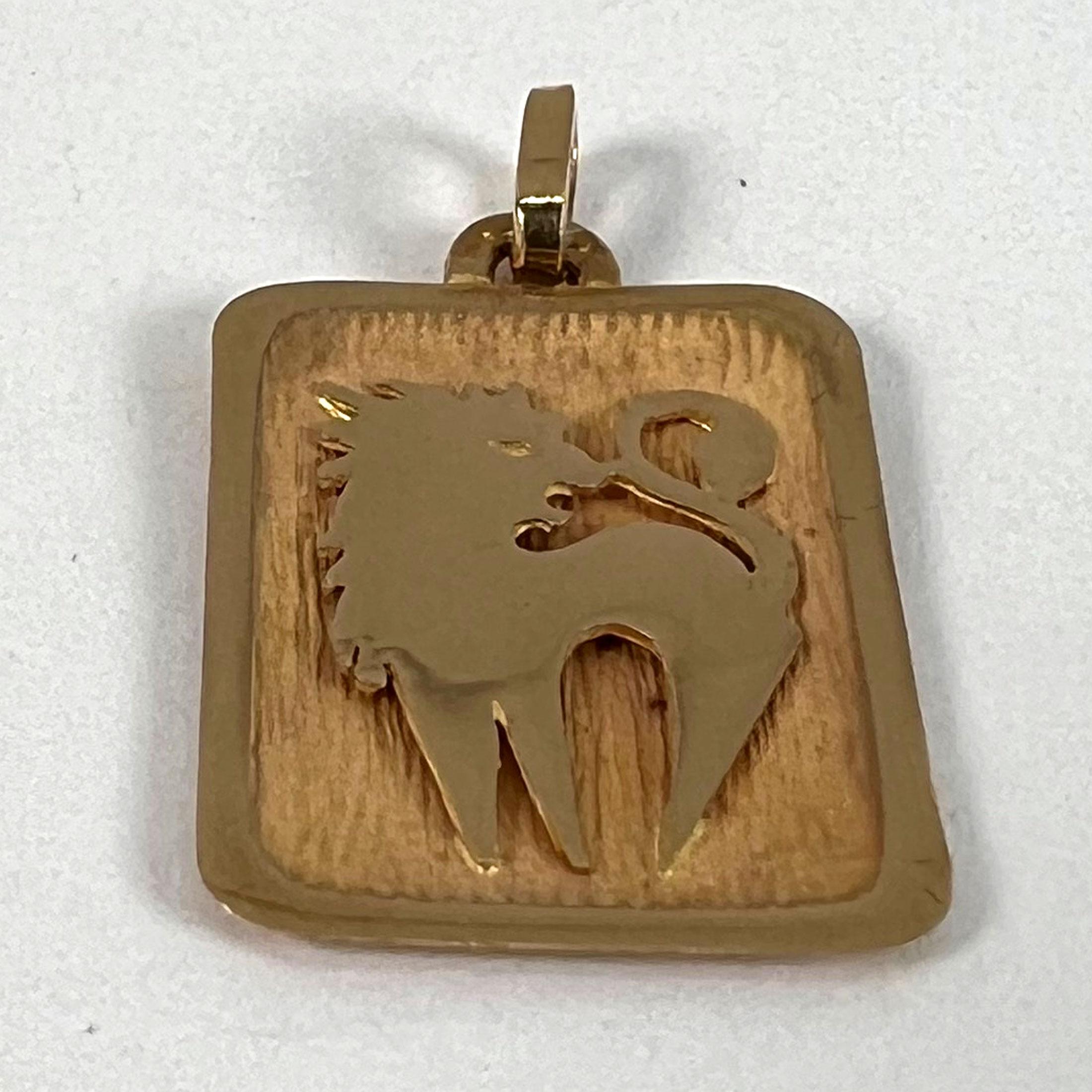 Ciondolo a forma di medaglia con charm in oro giallo 18 carati con il segno zodiacale del Leone in vendita 9