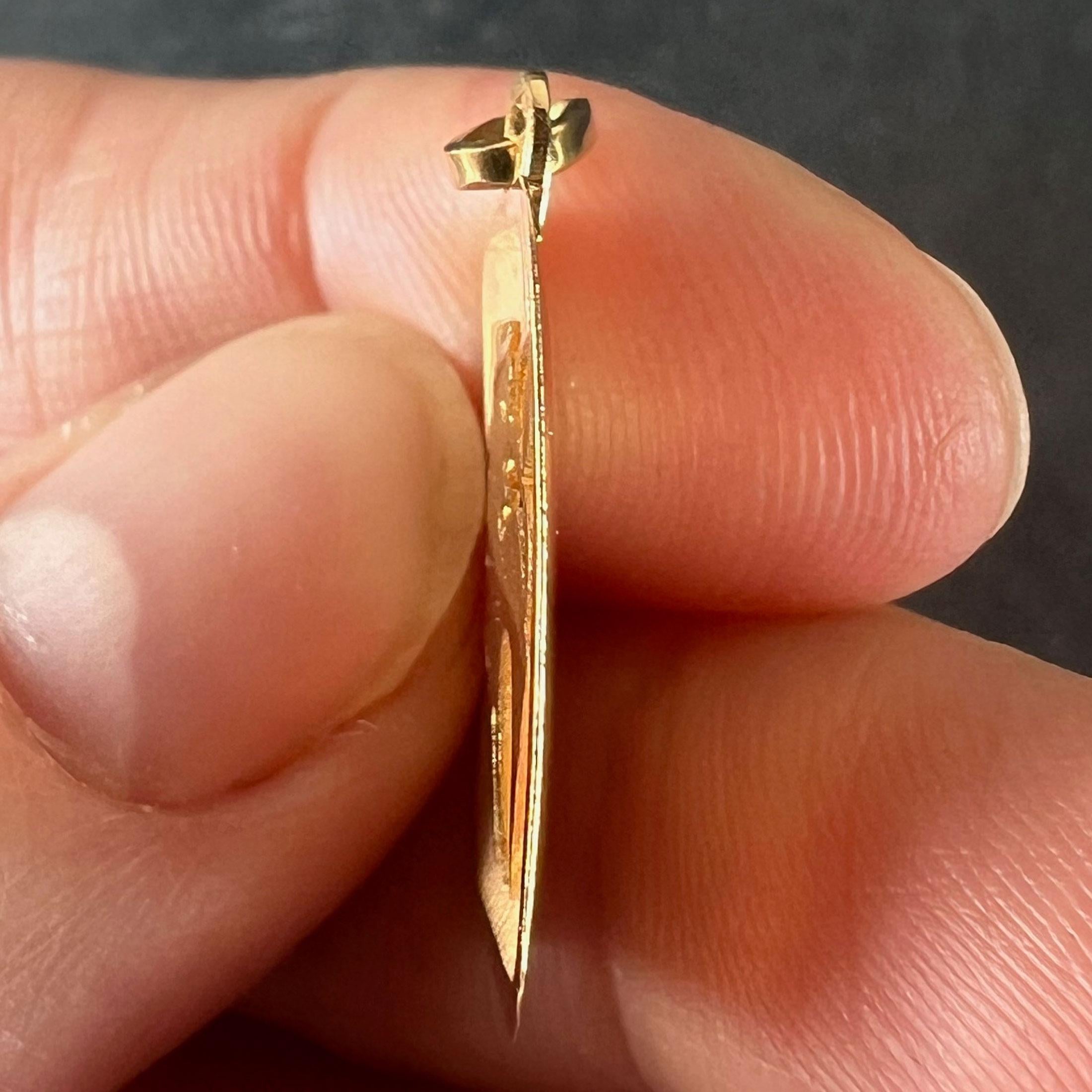 Ciondolo a forma di medaglia con charm in oro giallo 18 carati con il segno zodiacale del Leone in vendita 3
