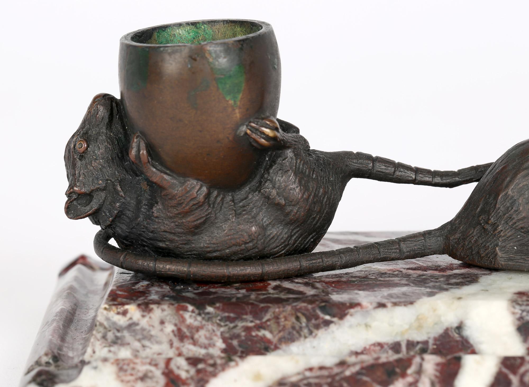 French 'Les Deux Rats Et L'Oeuf' Marble Mounted Bronze Inkwell In Good Condition For Sale In Bishop's Stortford, Hertfordshire