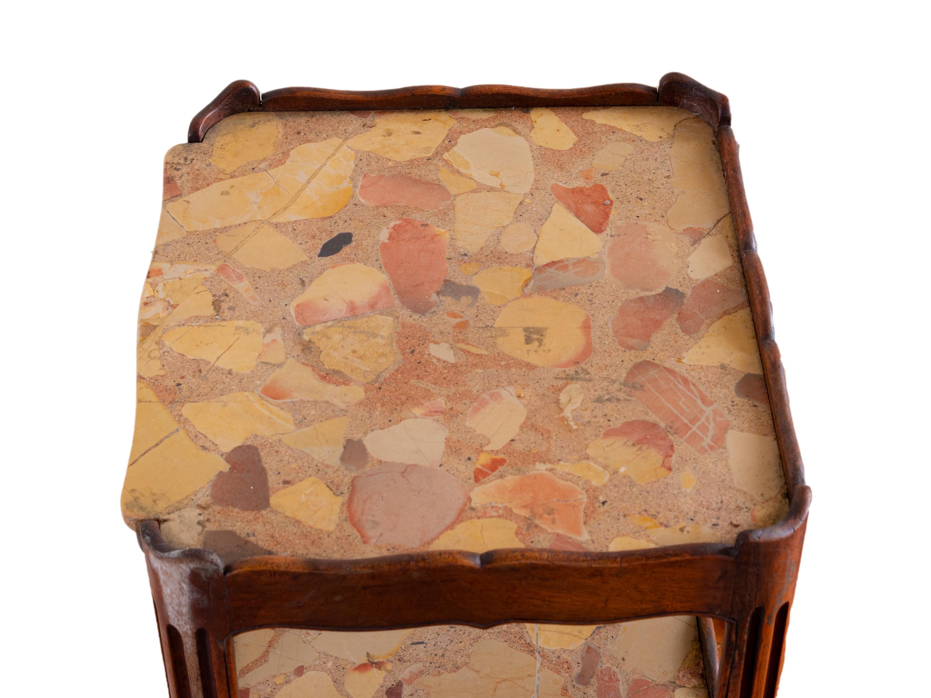 Mesa francesa de pie Liberty en nogal, tapa de mármol, Art Nouveau, S. XX en Bueno estado para la venta en Lisbon, PT