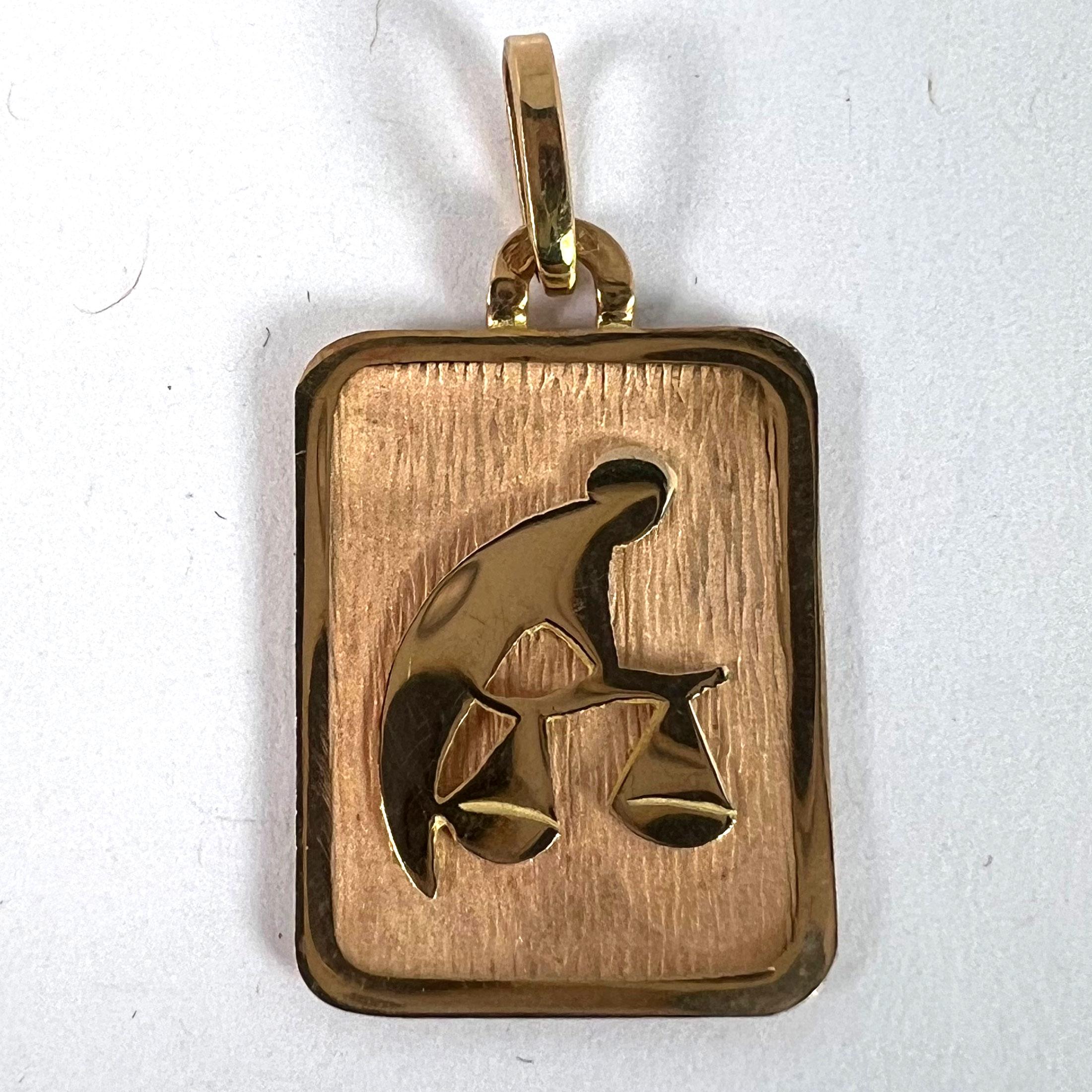 Pendentif médaille en or jaune 18 carats signe astrologique du Zodiac Balance en vente 7
