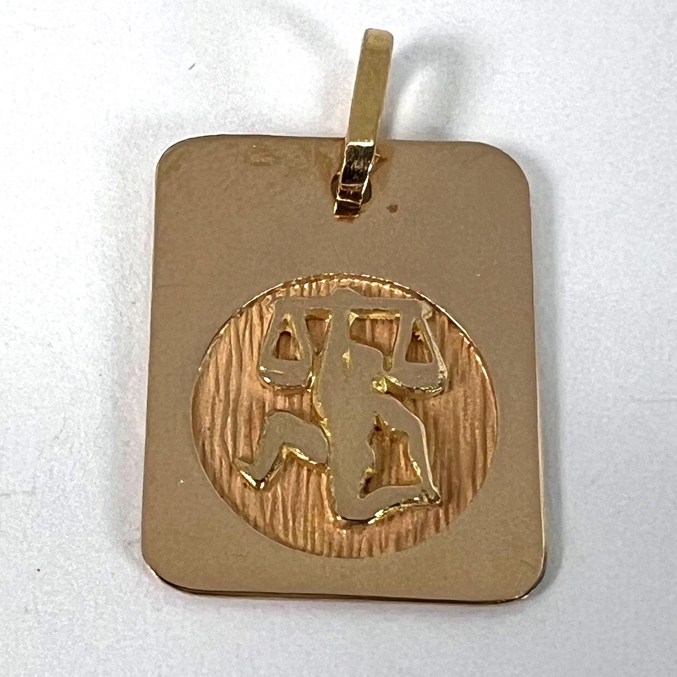 Ciondolo a forma di medaglia con charme in oro giallo 18 carati, segno zodiacale francese della Bilancia in vendita 8