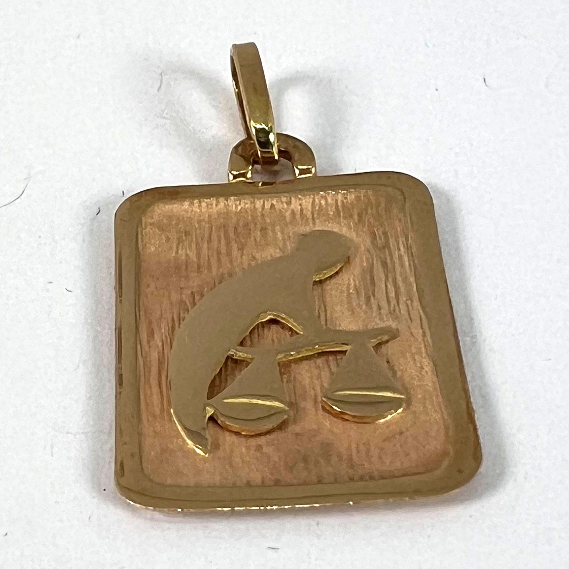 Pendentif médaille en or jaune 18 carats signe astrologique du Zodiac Balance en vente 9