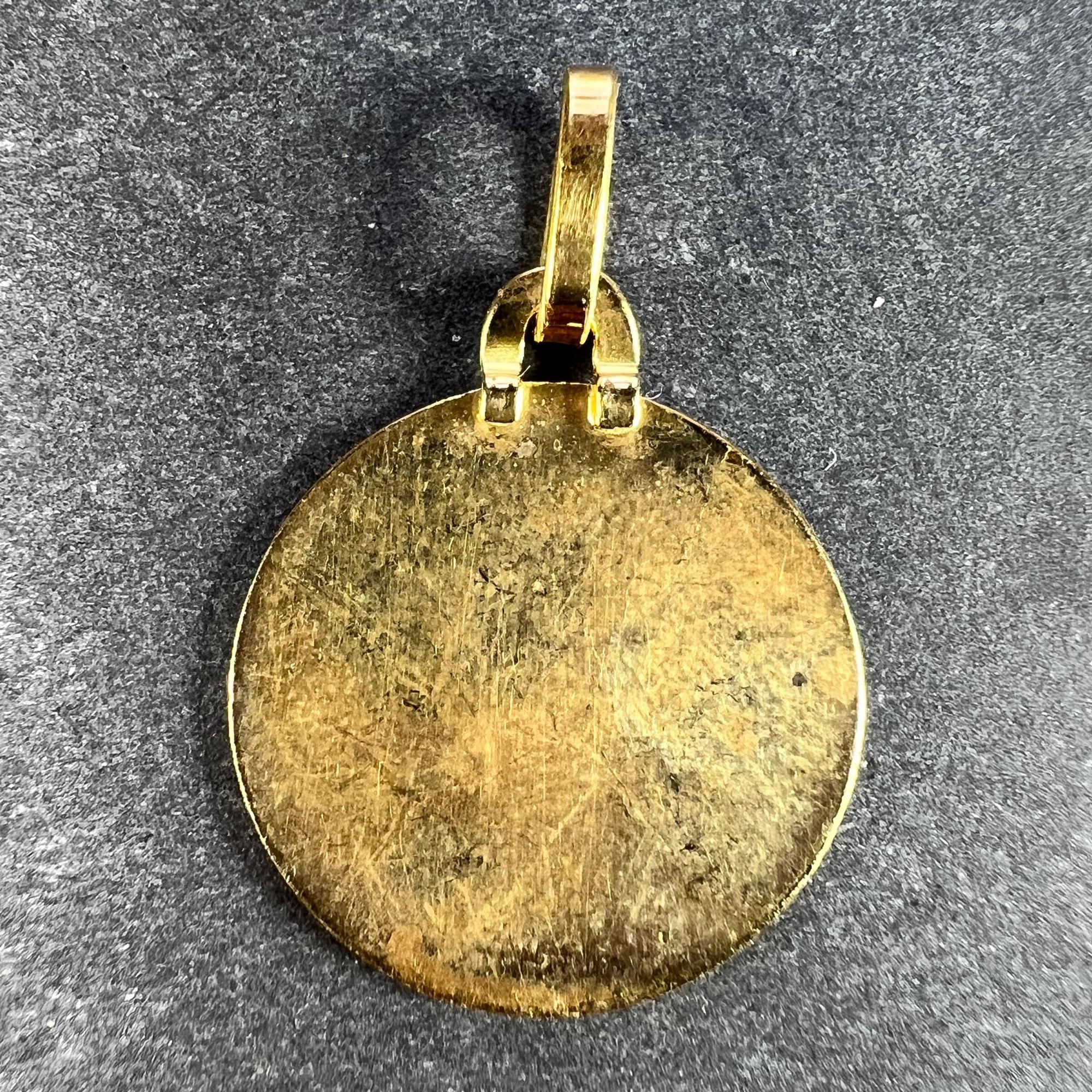French Libra Starsign Zodiac 18K Yellow Gold Charm Medal Pendant In Good Condition For Sale In London, GB