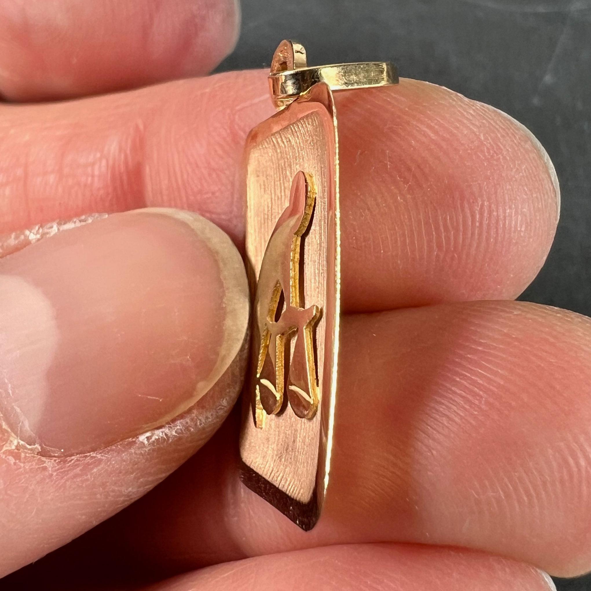 Pendentif médaille en or jaune 18 carats signe astrologique du Zodiac Balance en vente 3