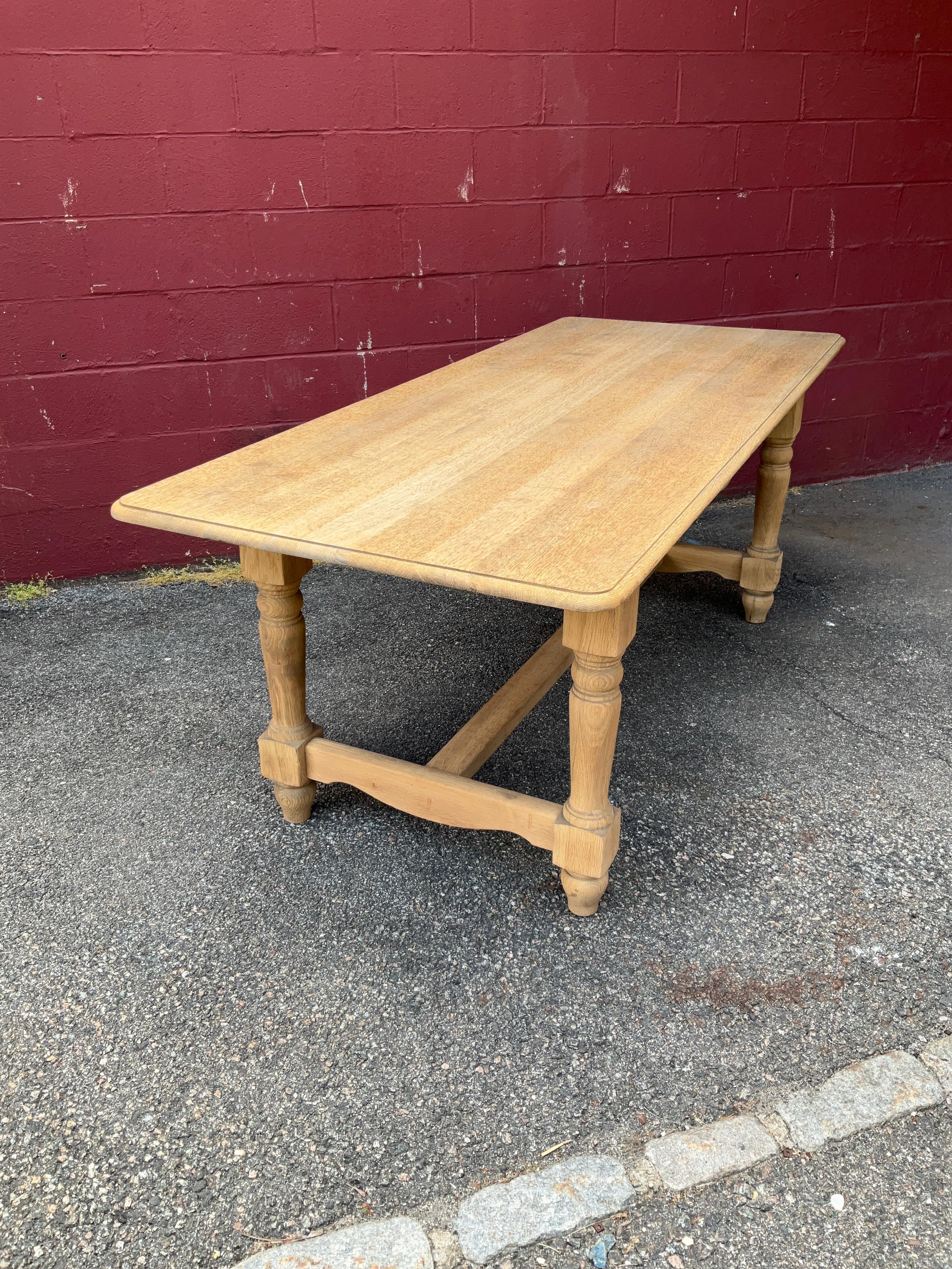 French Library Table in Bleached Oak For Sale 1