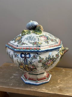 French lidded Terrine, 20th century, Majolica, fruit patterns and engravings