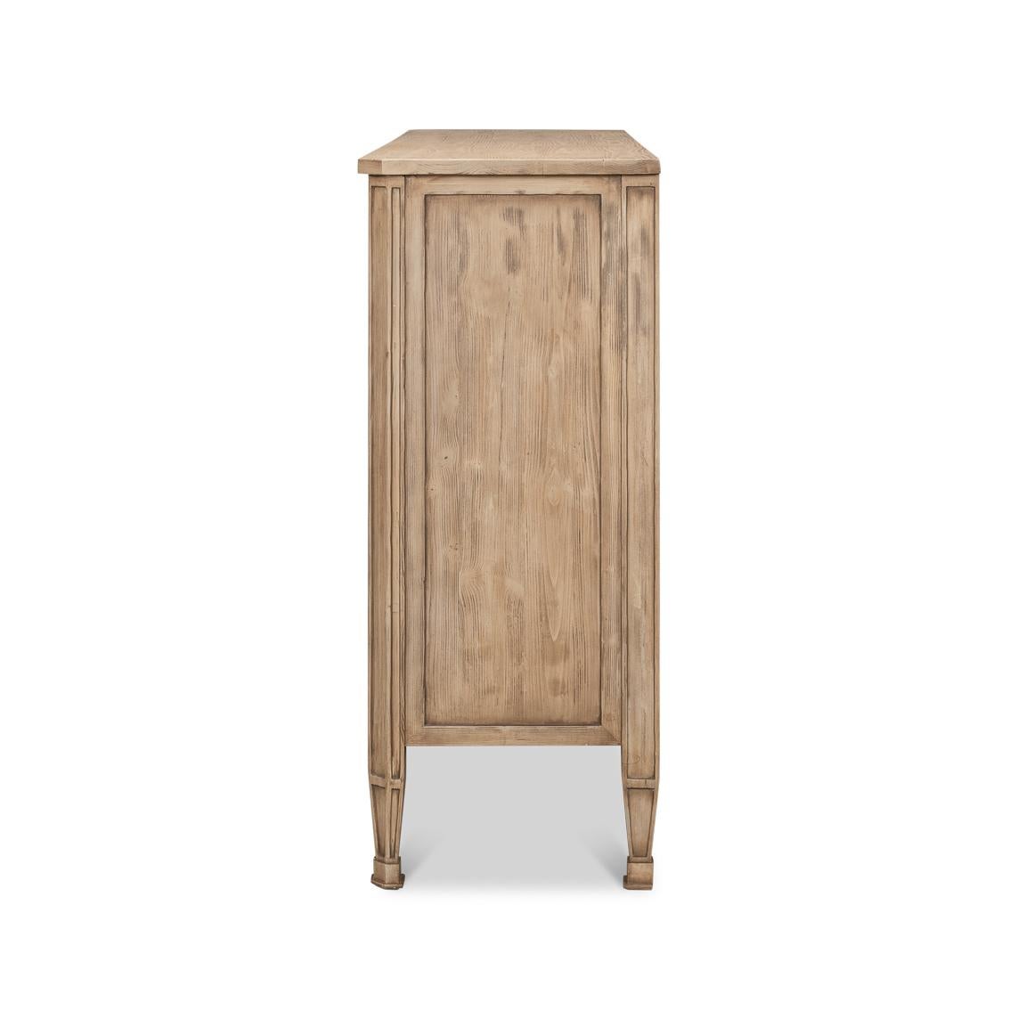 Bois Commode huit tiroirs en chêne Light français en vente