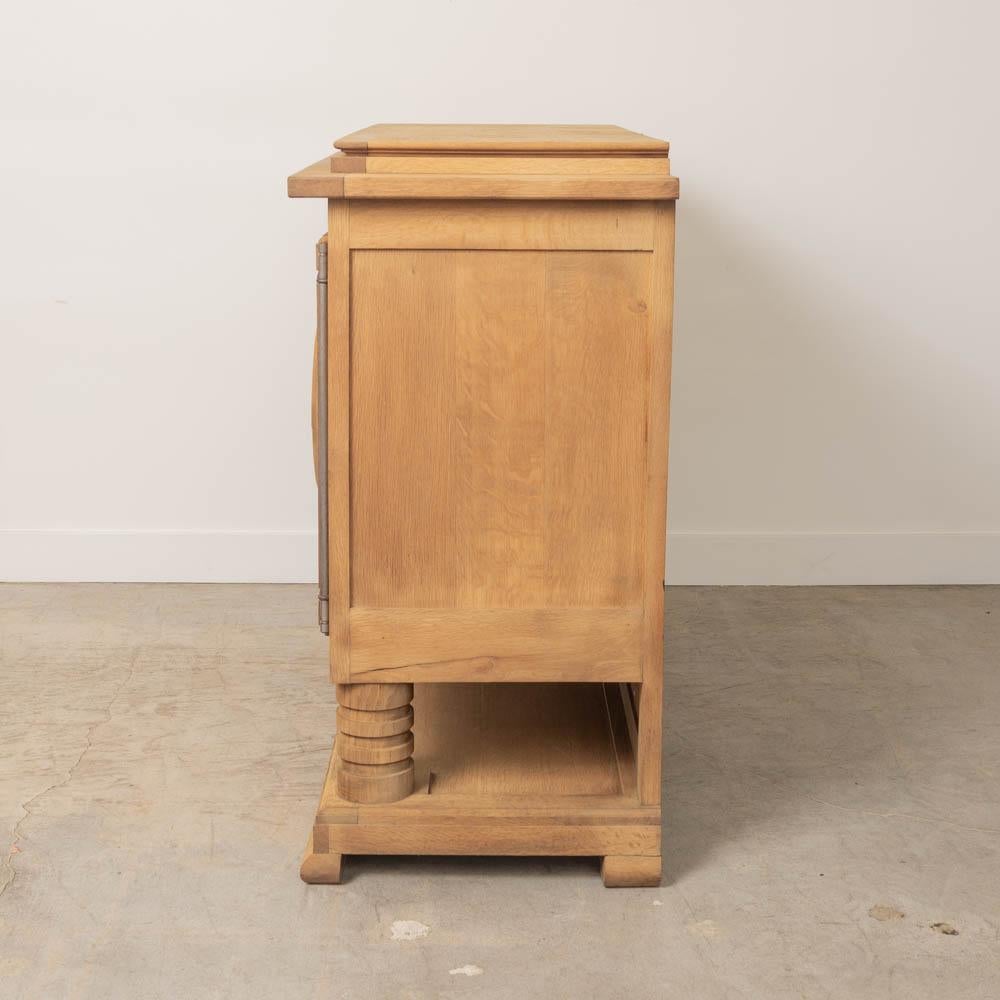 XX secolo Credenza francese in Oak Light di Charles Dudouyt in vendita
