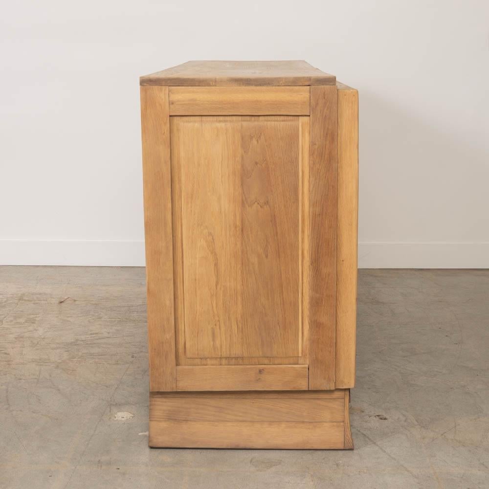 XX secolo Credenza francese in Oak Light di Charles Dudouyt in vendita