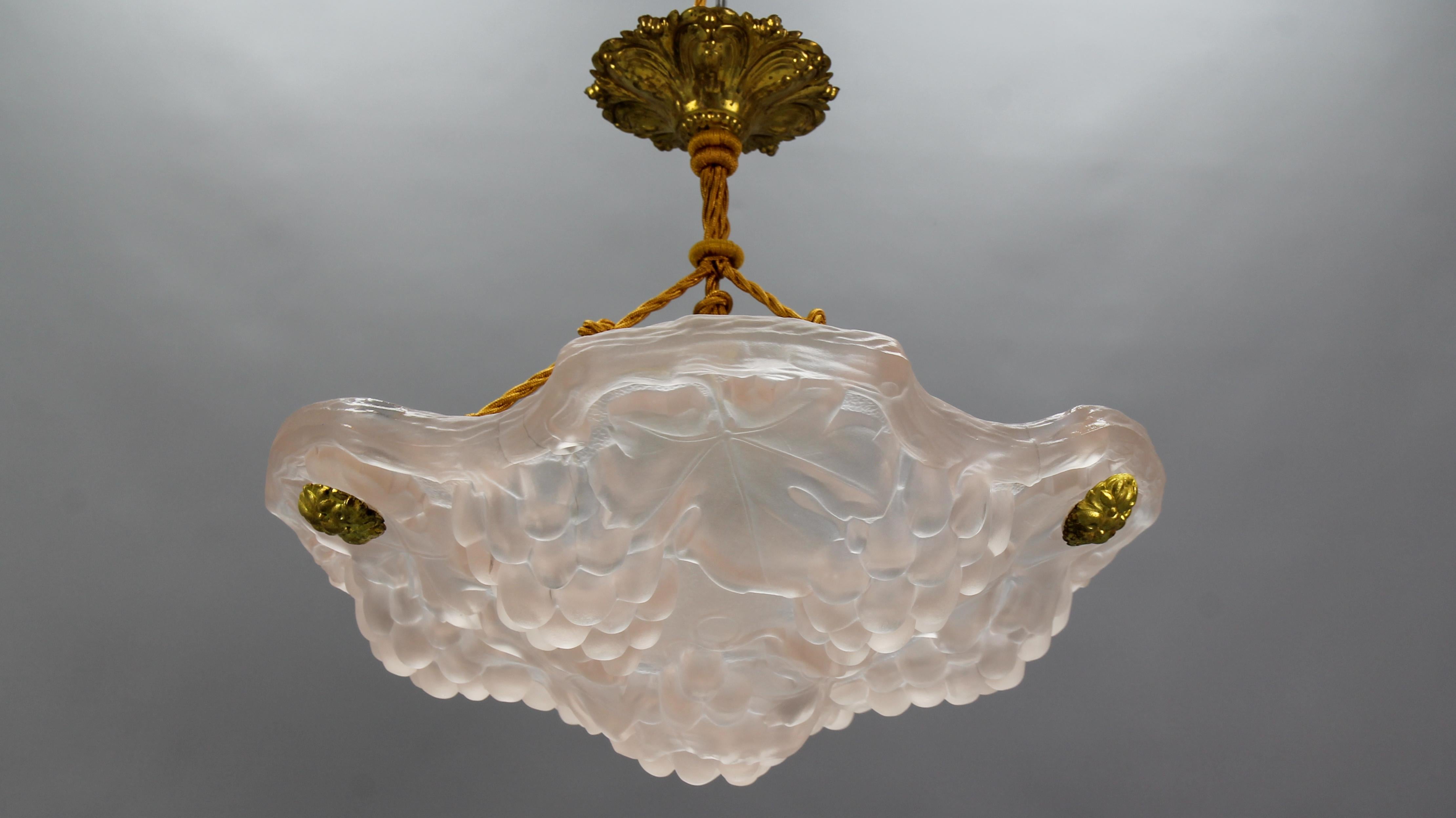 French Light Pink Frosted Glass Pendant Light with Grapes Vines by Verdun, 1930s For Sale 2