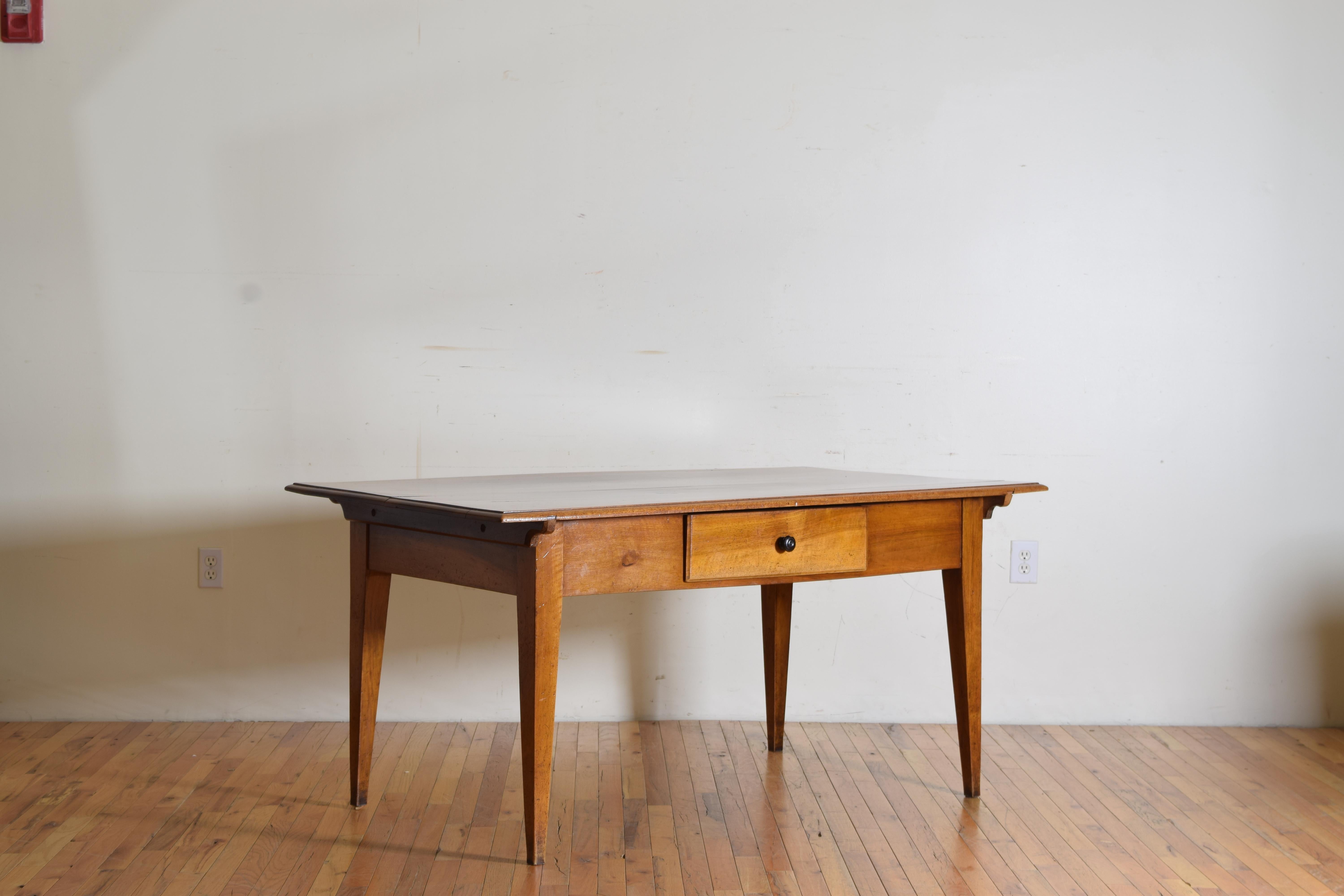 Having a removable (connected with dowels) rectangular top with molded edges above a conforming case housing a single drawer with turned and ebonized pull, the tapering legs of slightly and purposely splayed, apron height is 22 inches.