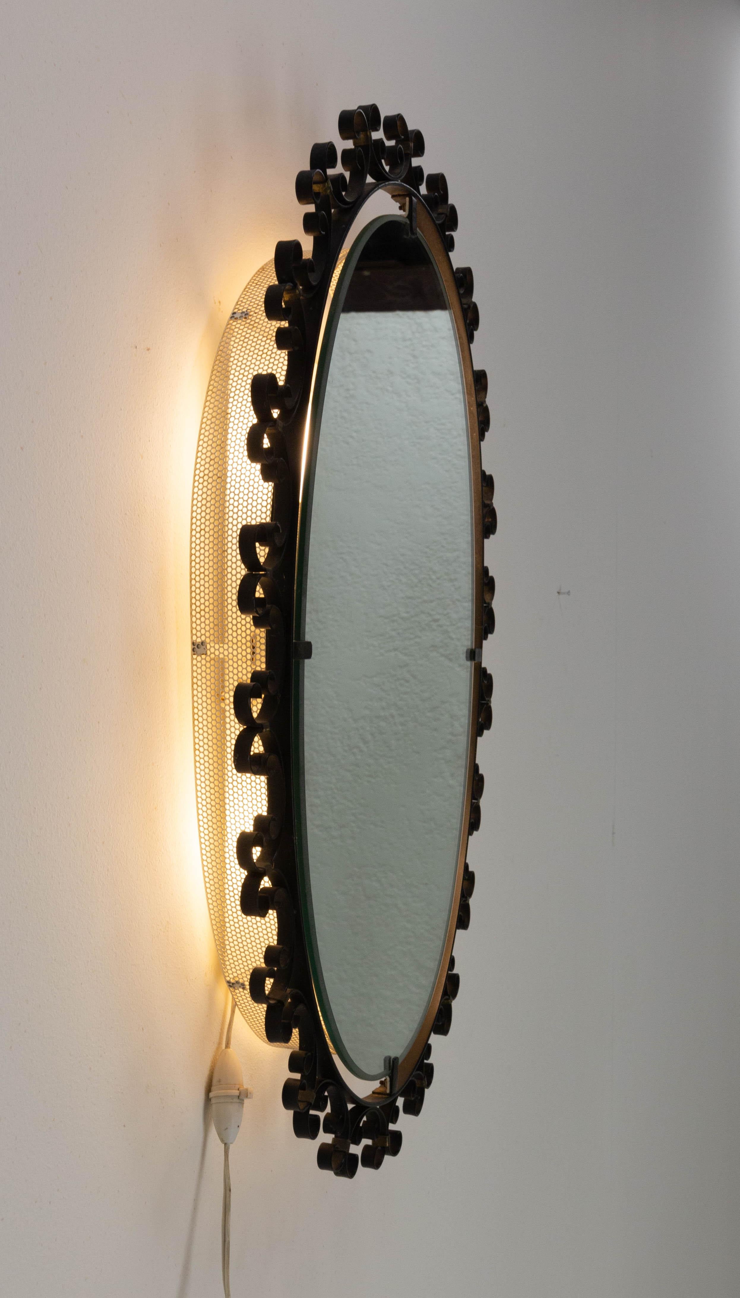 Miroir Cadre métallique français en miroir éclairé, vers 1960 en vente
