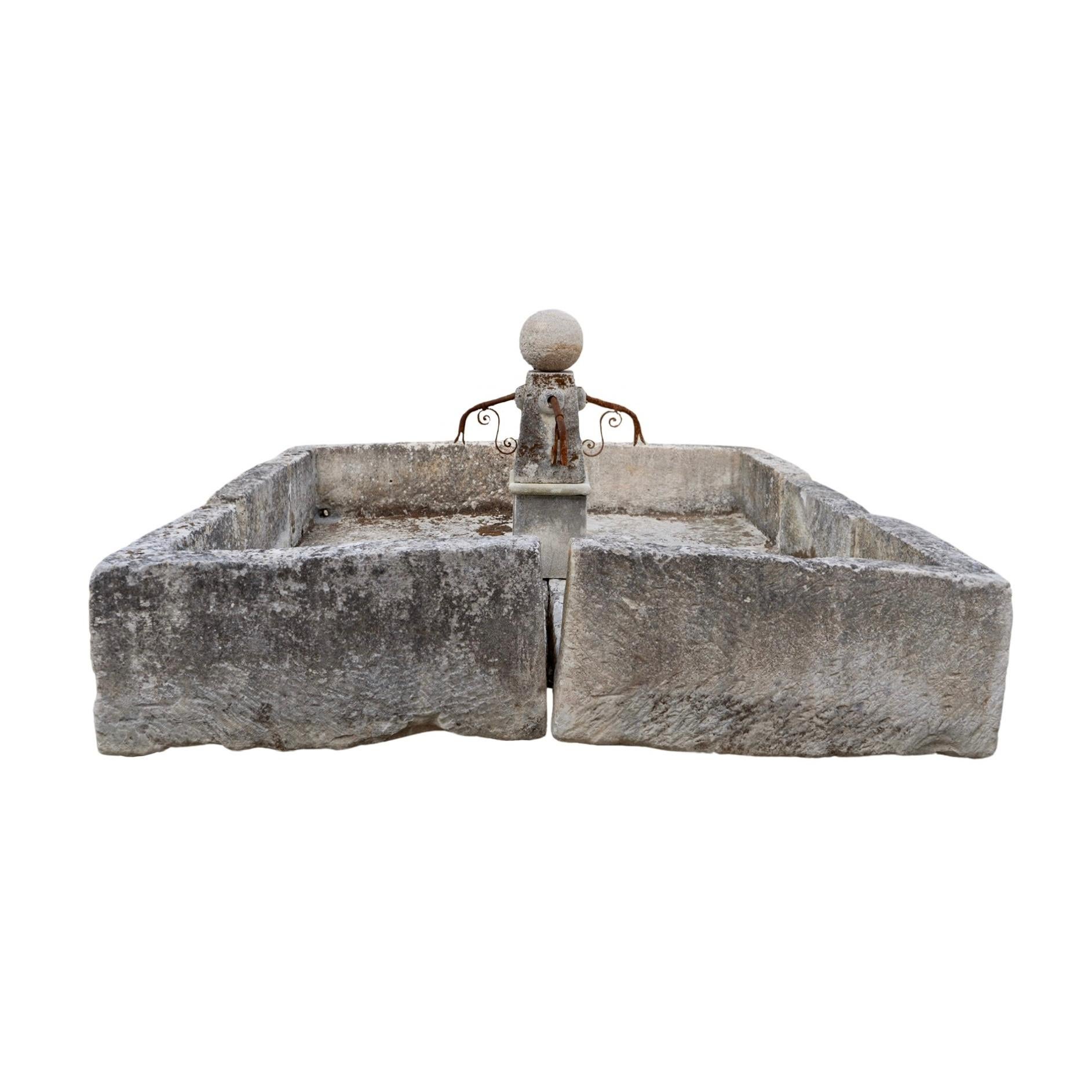 French Limestone Central Fountain In Good Condition For Sale In Dallas, TX