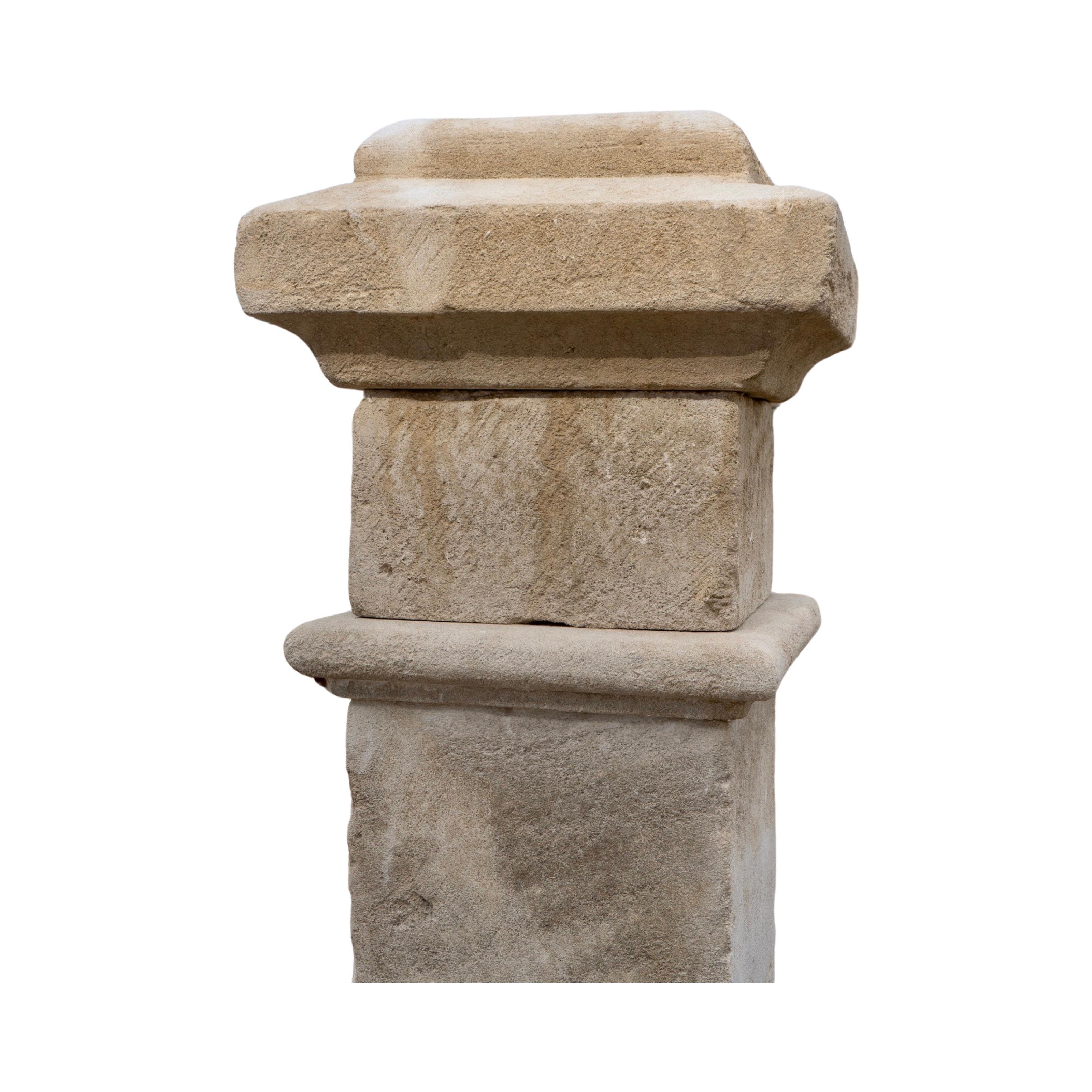 Fontaine centrale en pierre calcaire française en vente 2