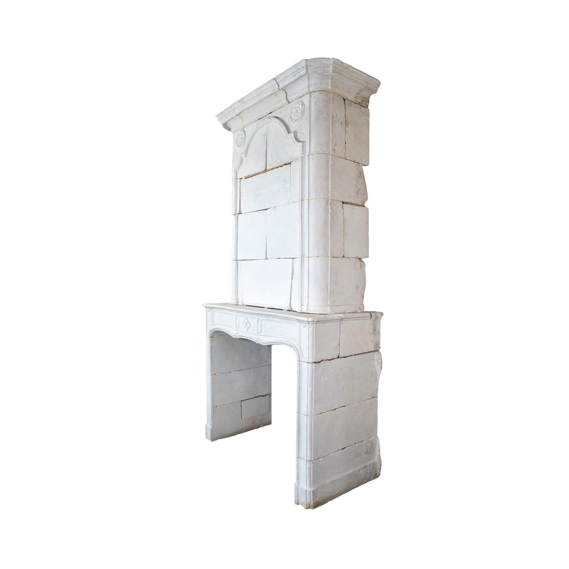 French Limestone Fireplace In Good Condition For Sale In Dallas, TX