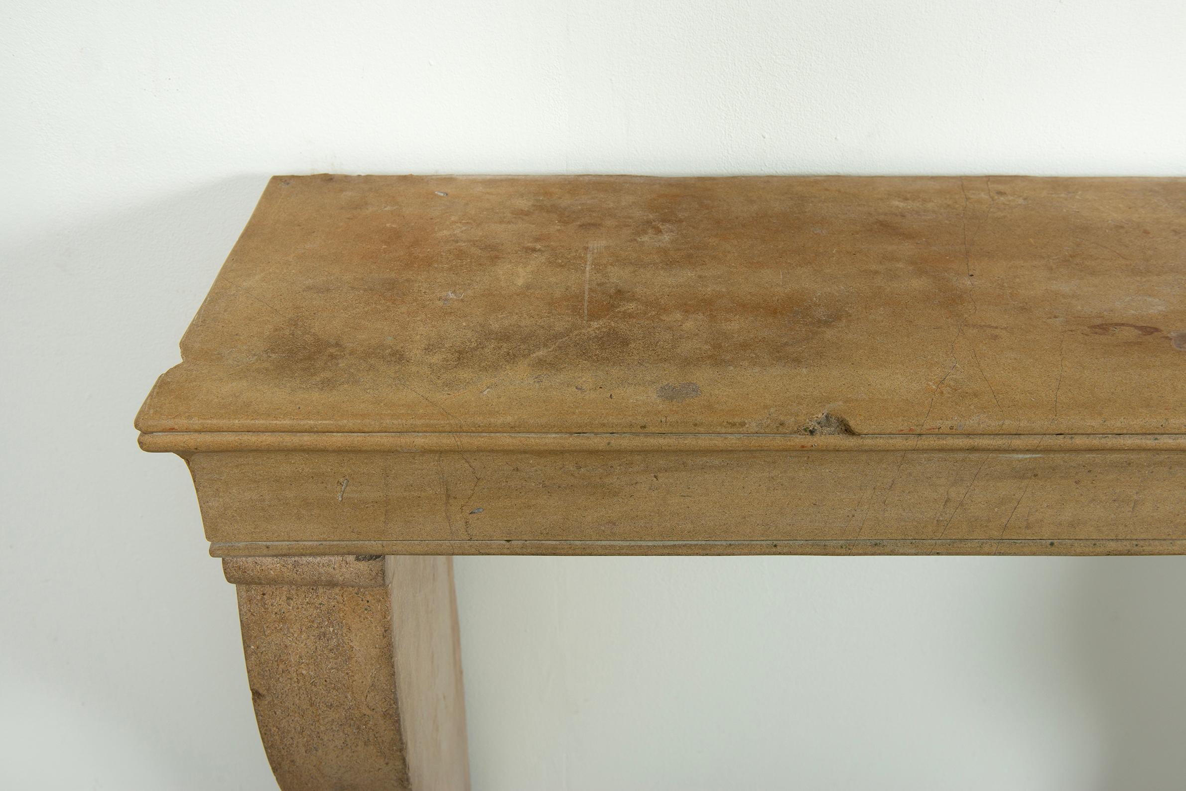 French Limestone Fireplace Mantel In Distressed Condition For Sale In Haarlem, Noord-Holland