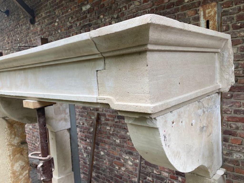 Französischer Kalkstein-Kaminmantel (Sonstiges) im Angebot