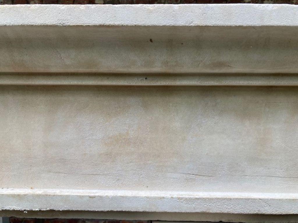 Französischer Kalkstein-Kaminmantel im Zustand „Gut“ im Angebot in Zedelgem, BE