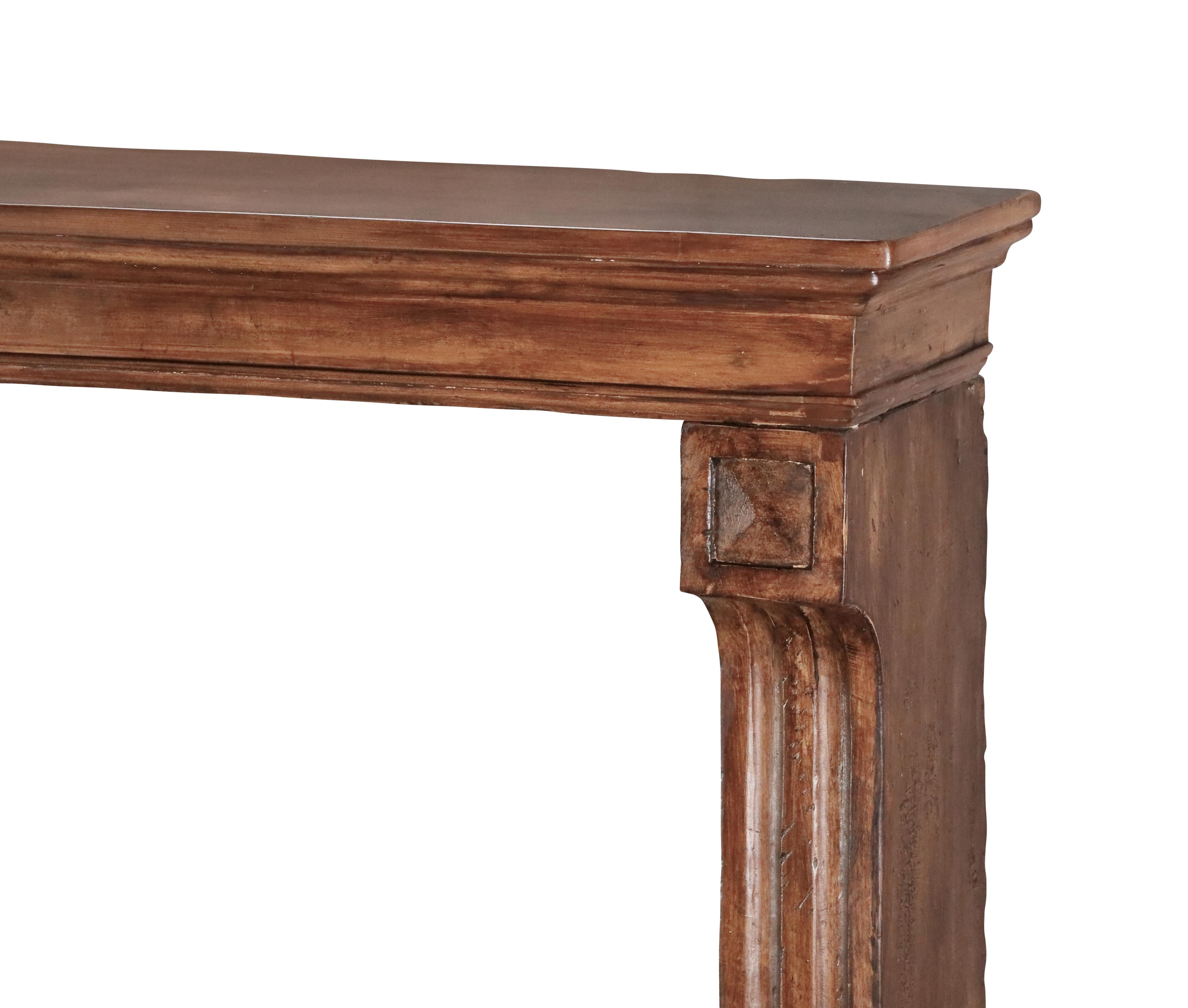 Cornice per caminetto in pietra calcarea francese con patina Acajou in vendita 5