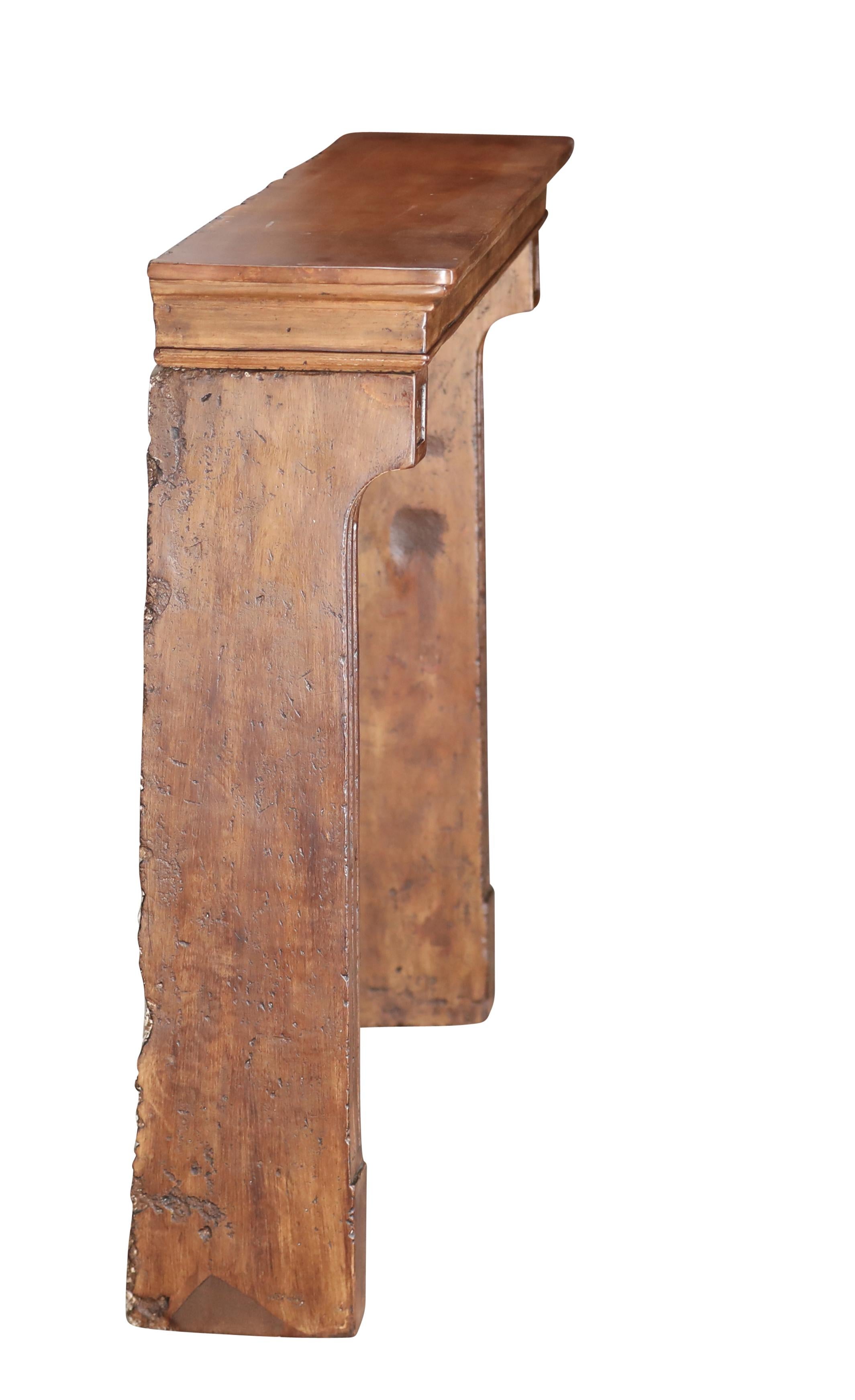 Cornice per caminetto in pietra calcarea francese con patina Acajou in vendita 8
