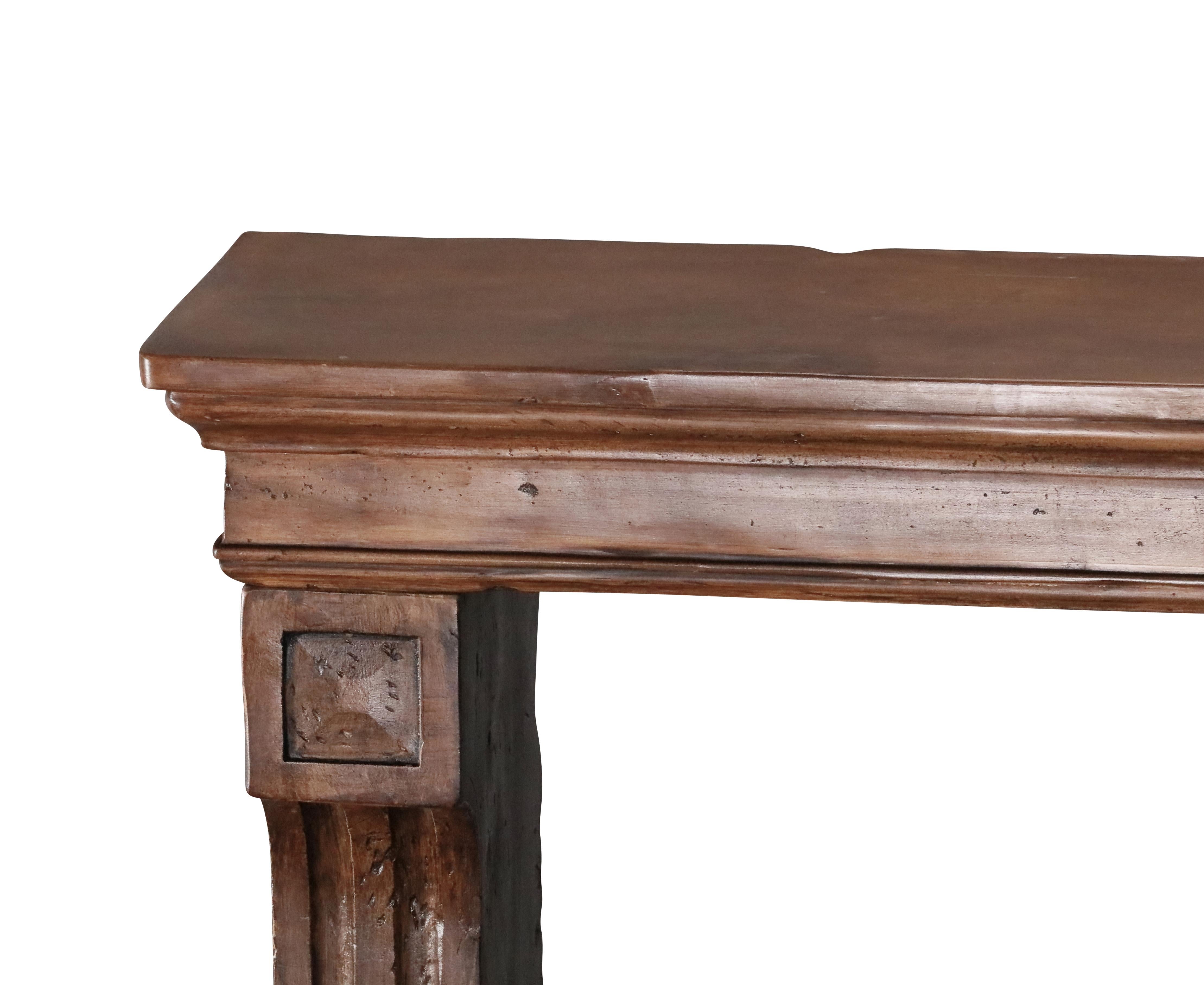 Cornice per caminetto in pietra calcarea francese con patina Acajou in vendita 10