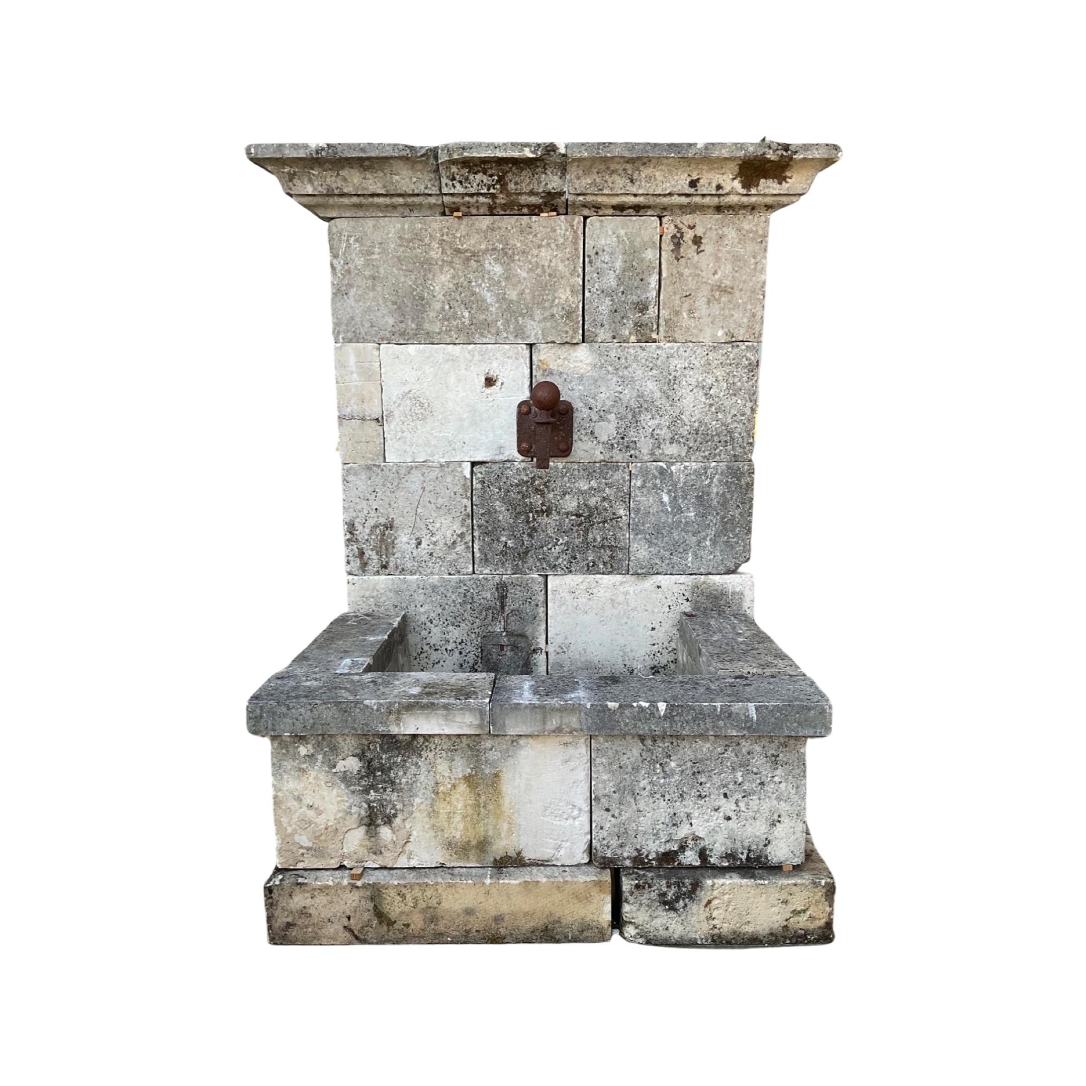 Calcare Fontana in pietra calcarea francese in vendita