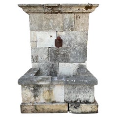 Fontaine en pierre calcaire française