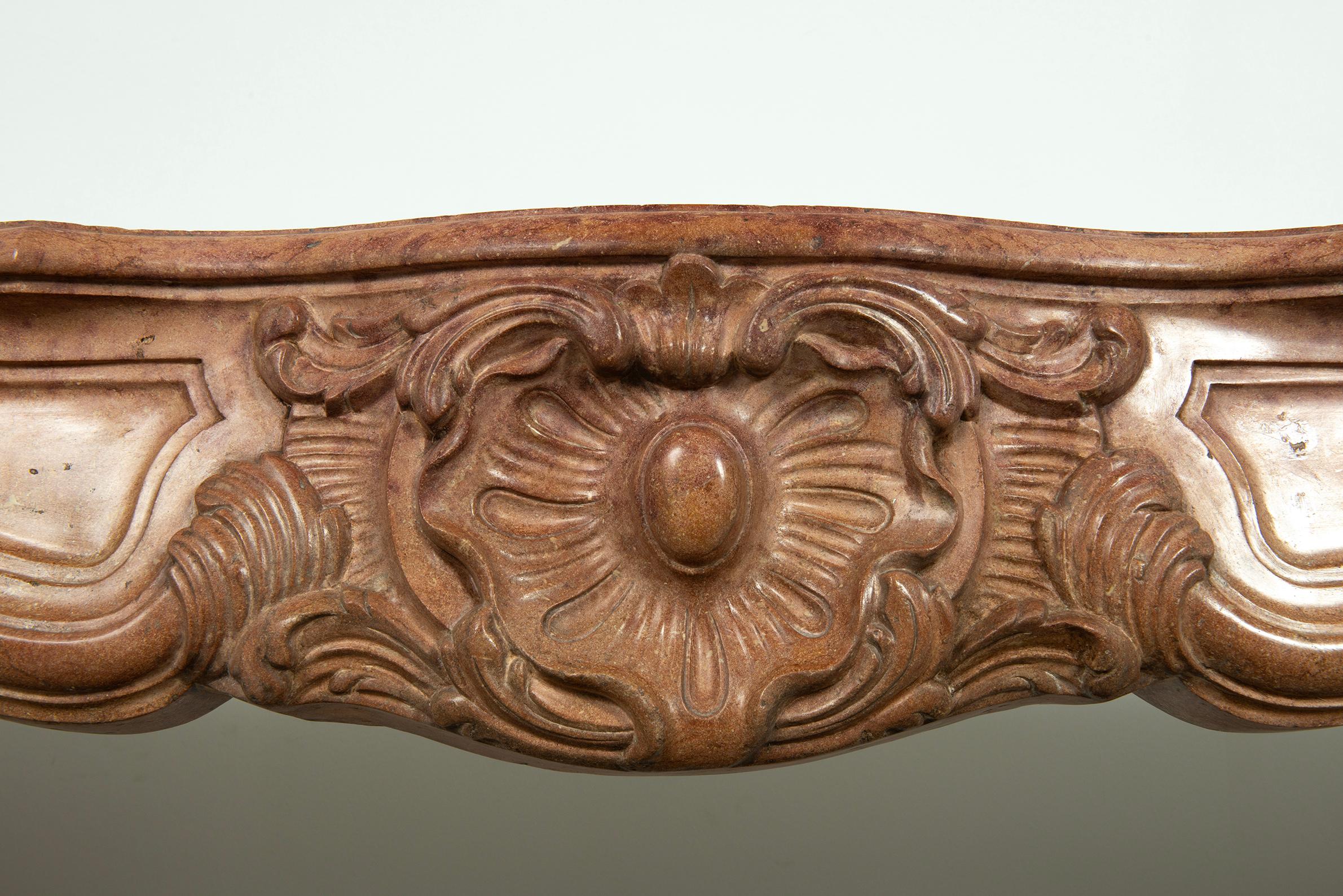 Französischer Kalksteinkamin Louis XV im Angebot 5