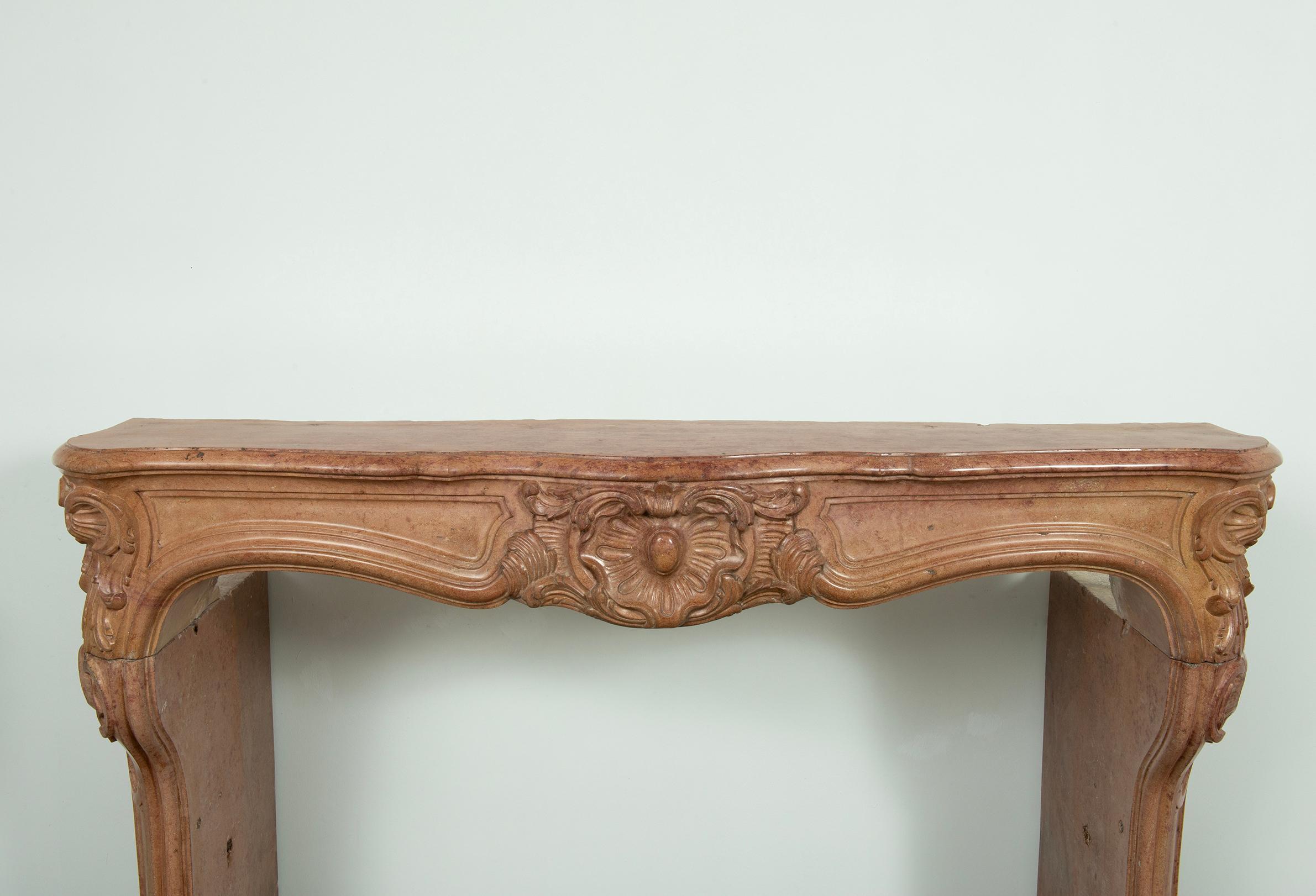 Französischer Kalksteinkamin Louis XV im Angebot 6