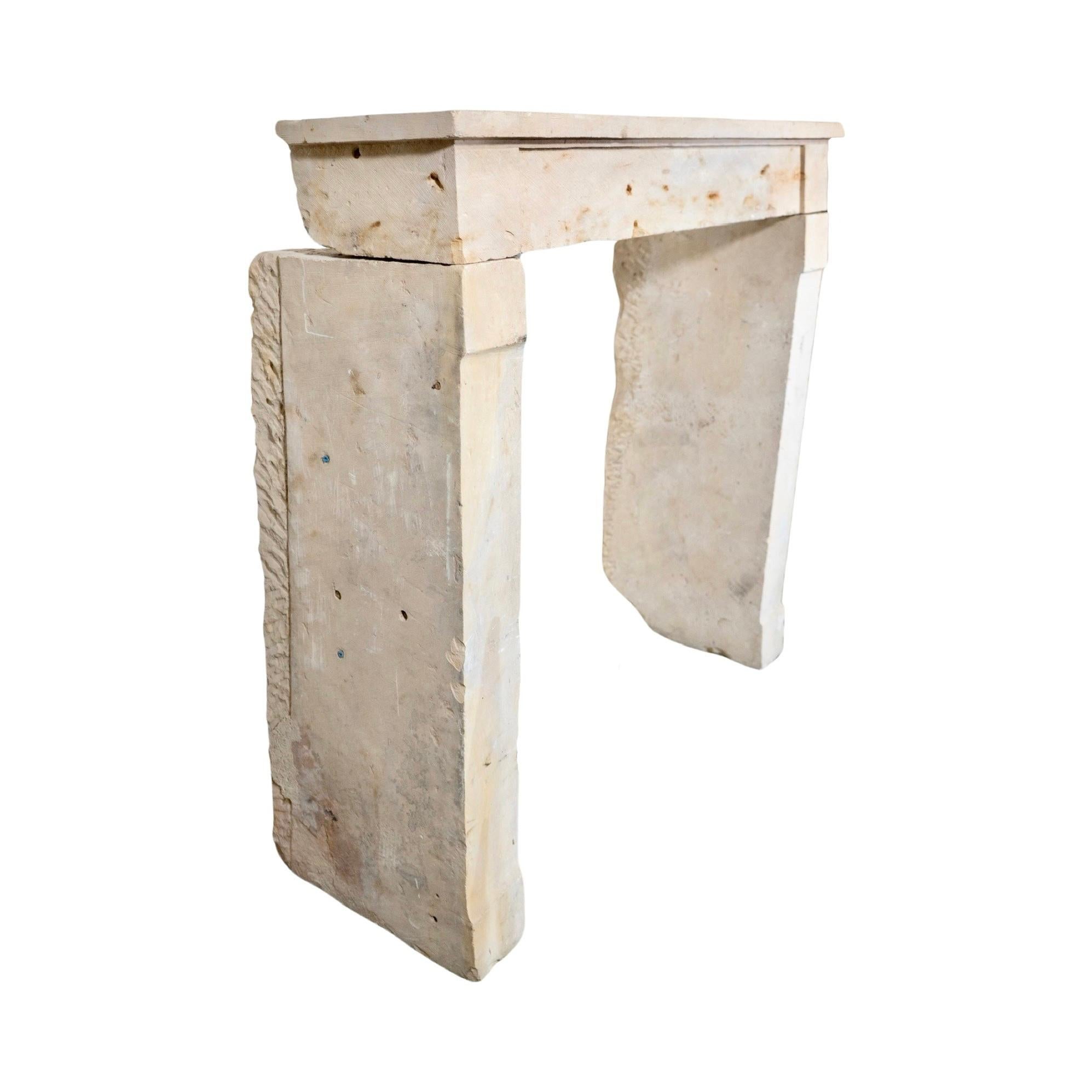 French Limestone Mantel In Good Condition For Sale In Dallas, TX