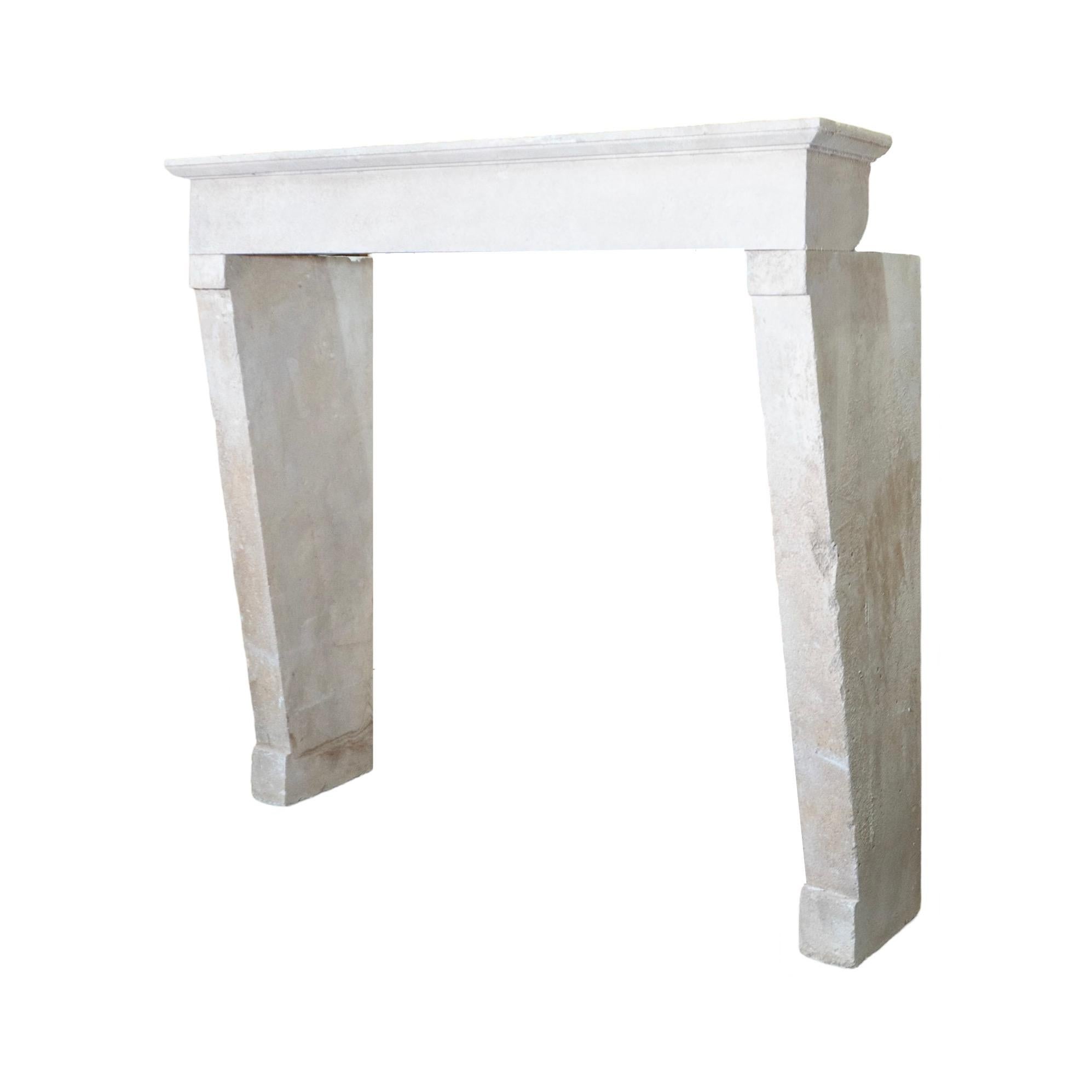French Limestone Mantel In Good Condition For Sale In Dallas, TX