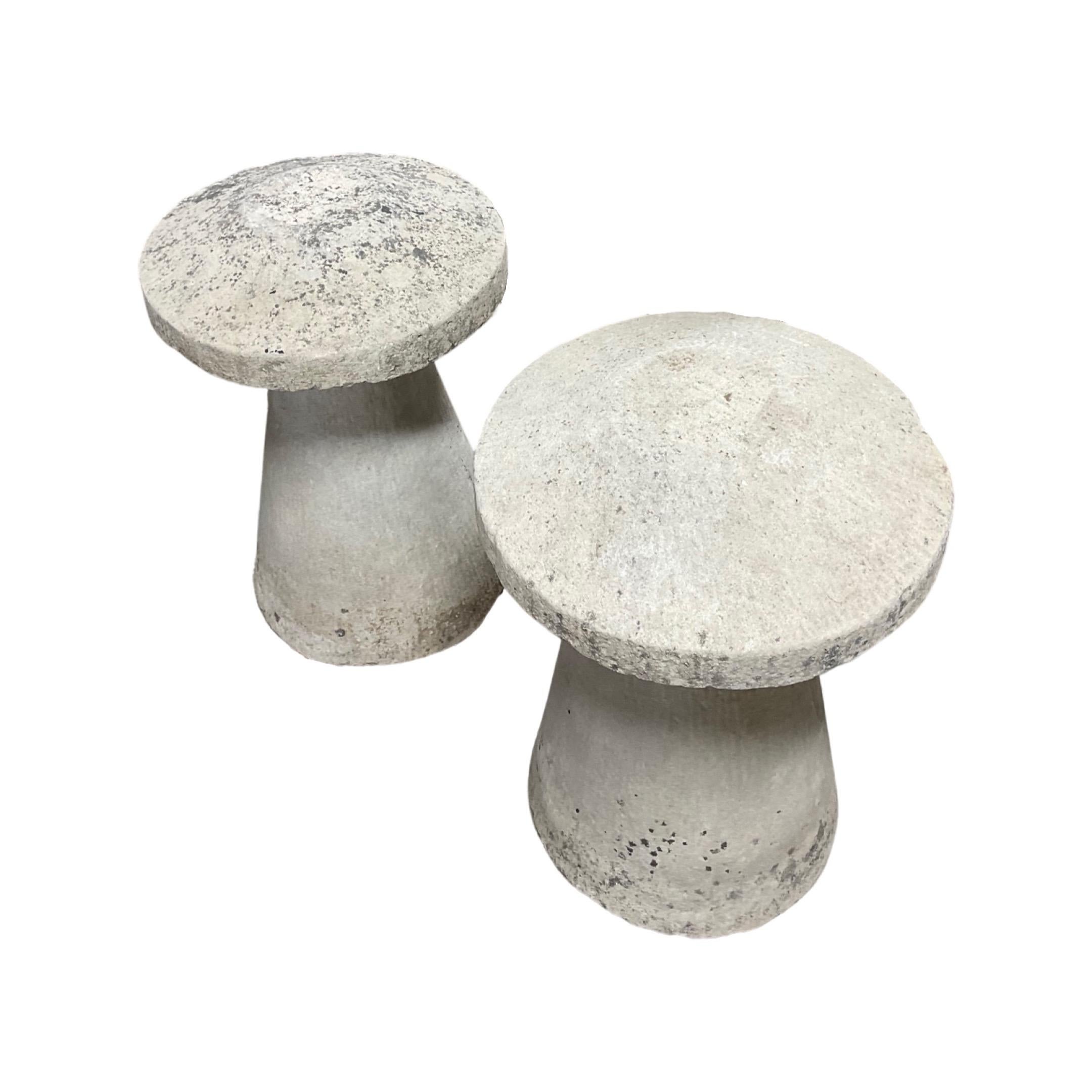 Paar Säulen aus französischem Kalkstein (Staddle Stone) im Zustand „Gut“ in Dallas, TX