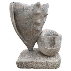 Jardinière en pierre calcaire, coquillage et conque