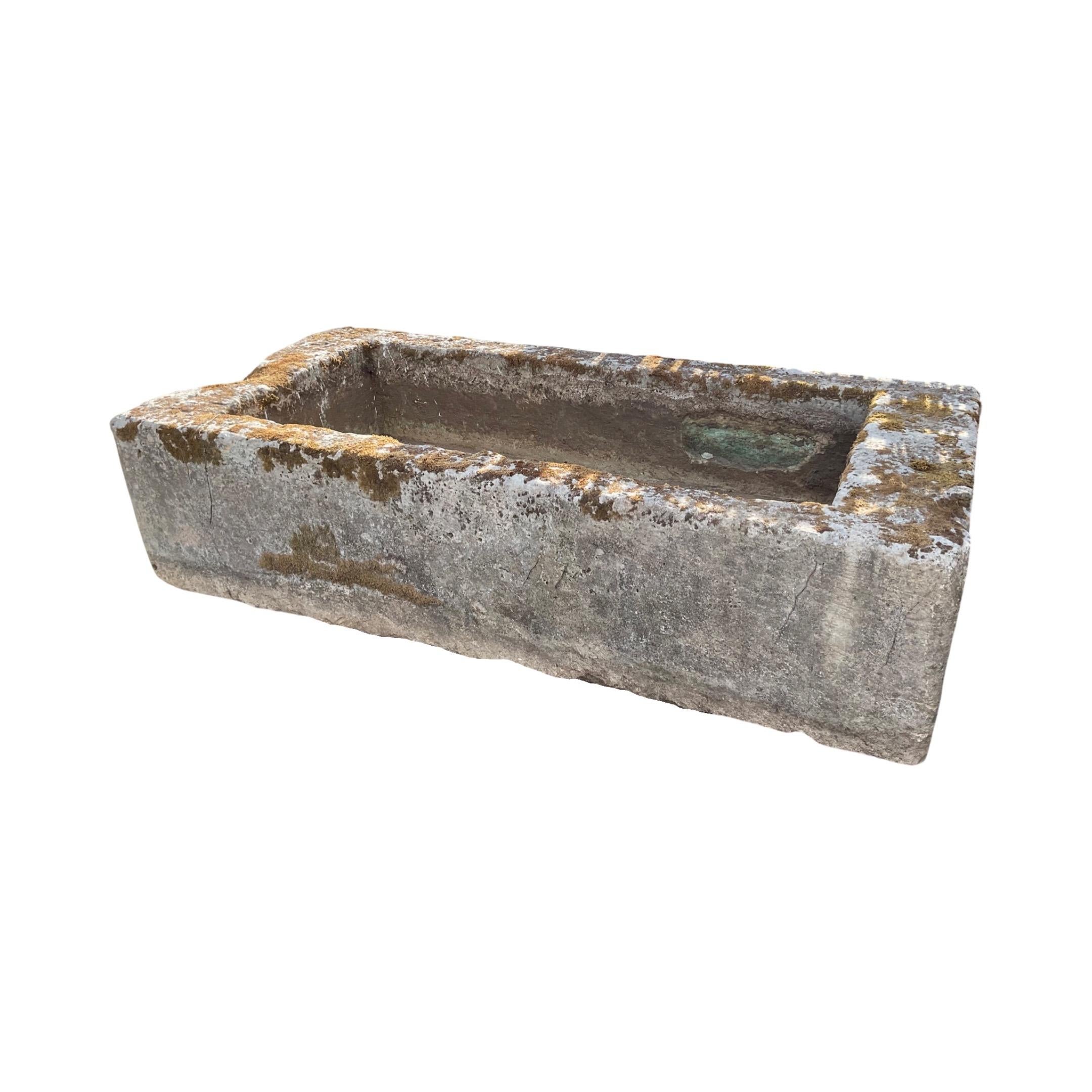 This 17th century French limestone trough boasts a unique historical charm. Its material, limestone, is strong and durable, making it the perfect addition to any garden.
