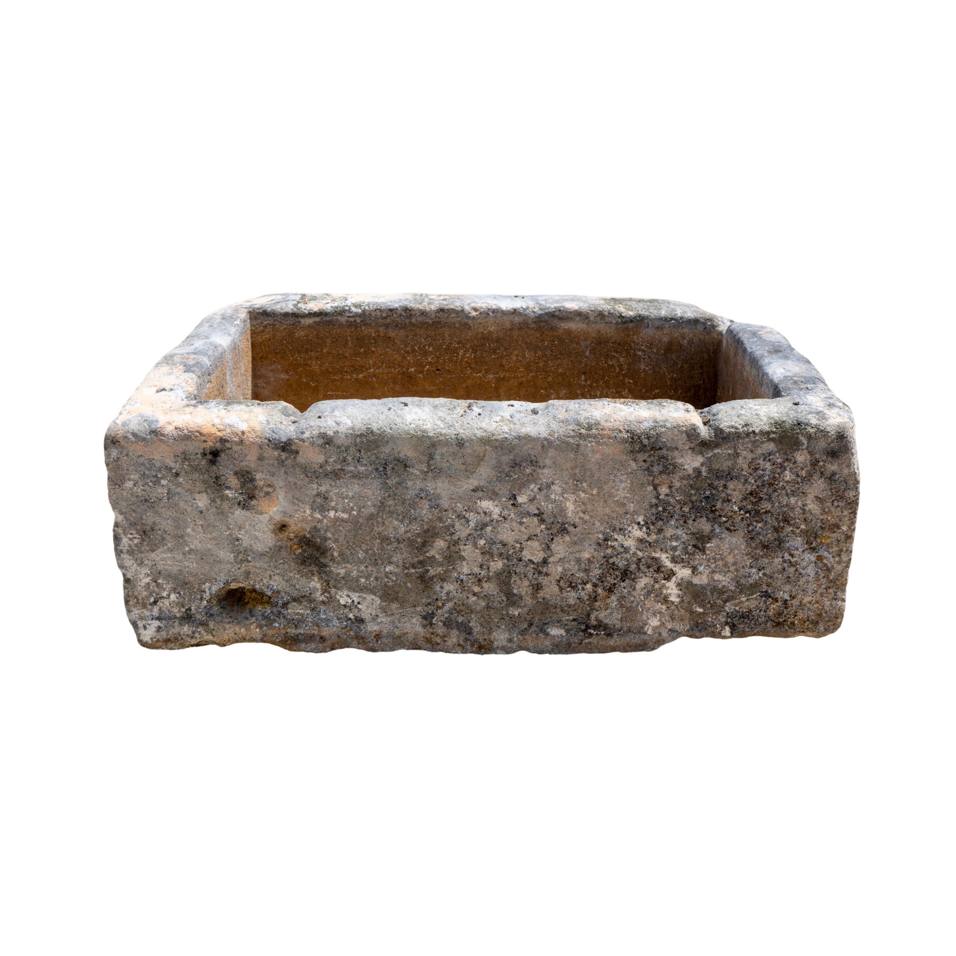 Trog aus französischem Kalkstein im Angebot 1