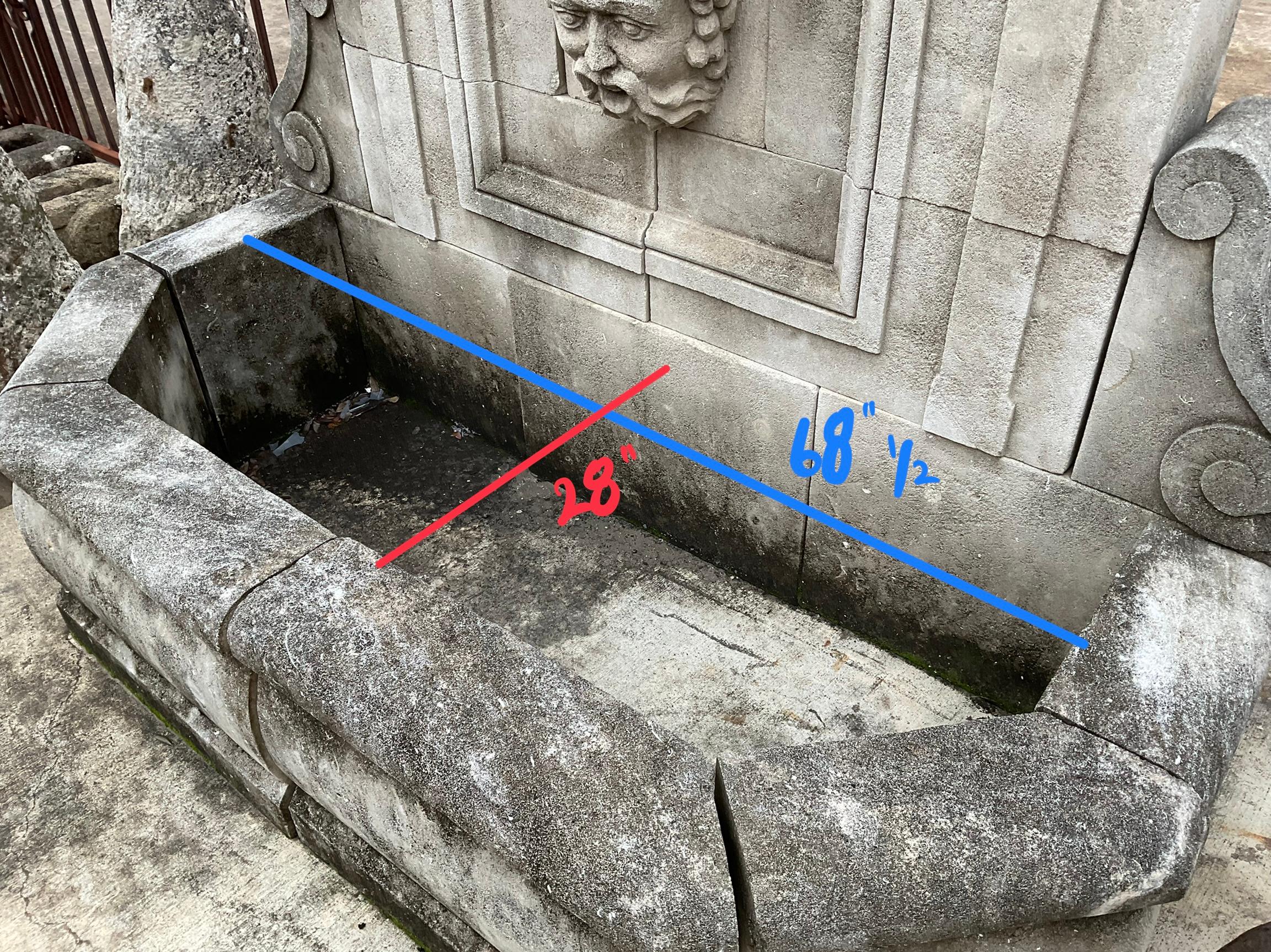 Fontaine murale contemporaine Bacchus en pierre calcaire française en vente 1