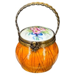 Boîte à bijoux française en forme de panier de Limoges avec fleurs