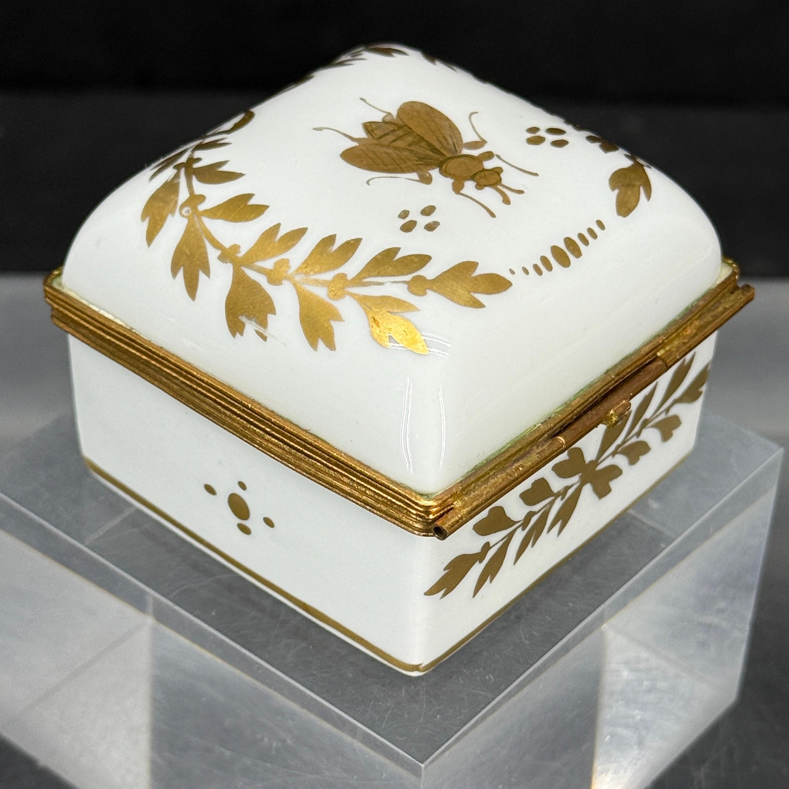 Französisch Limoges Biene Quadrat Porzellan vergoldet Trinket Schmuckkasten im Angebot 4