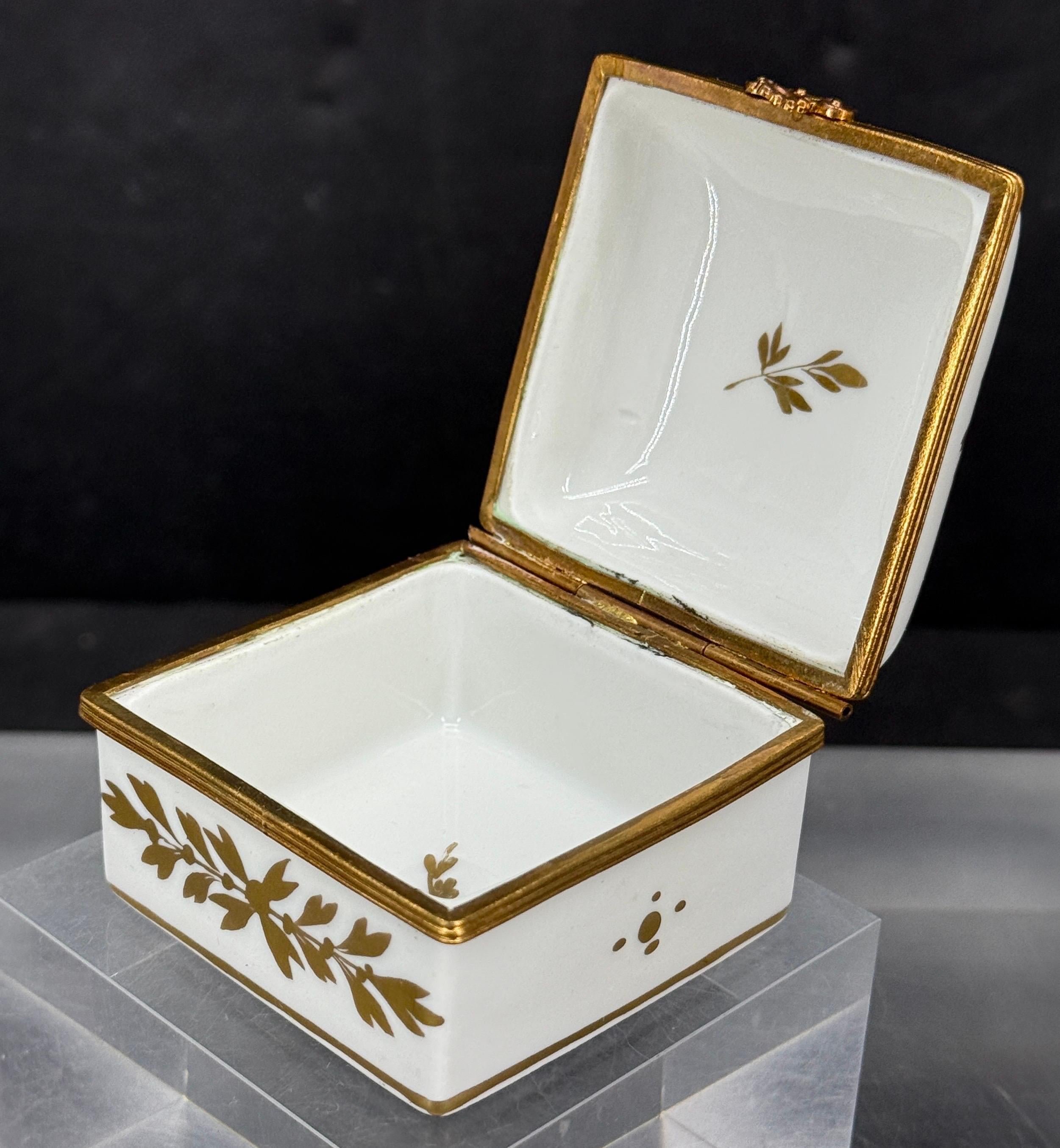 Französisch Limoges Biene Quadrat Porzellan vergoldet Trinket Schmuckkasten (Vergoldet) im Angebot