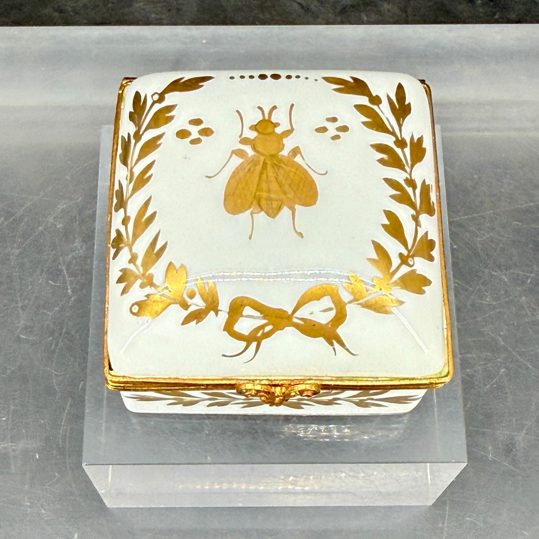 Französisch Limoges Biene Quadrat Porzellan vergoldet Trinket Schmuckkasten (20. Jahrhundert) im Angebot