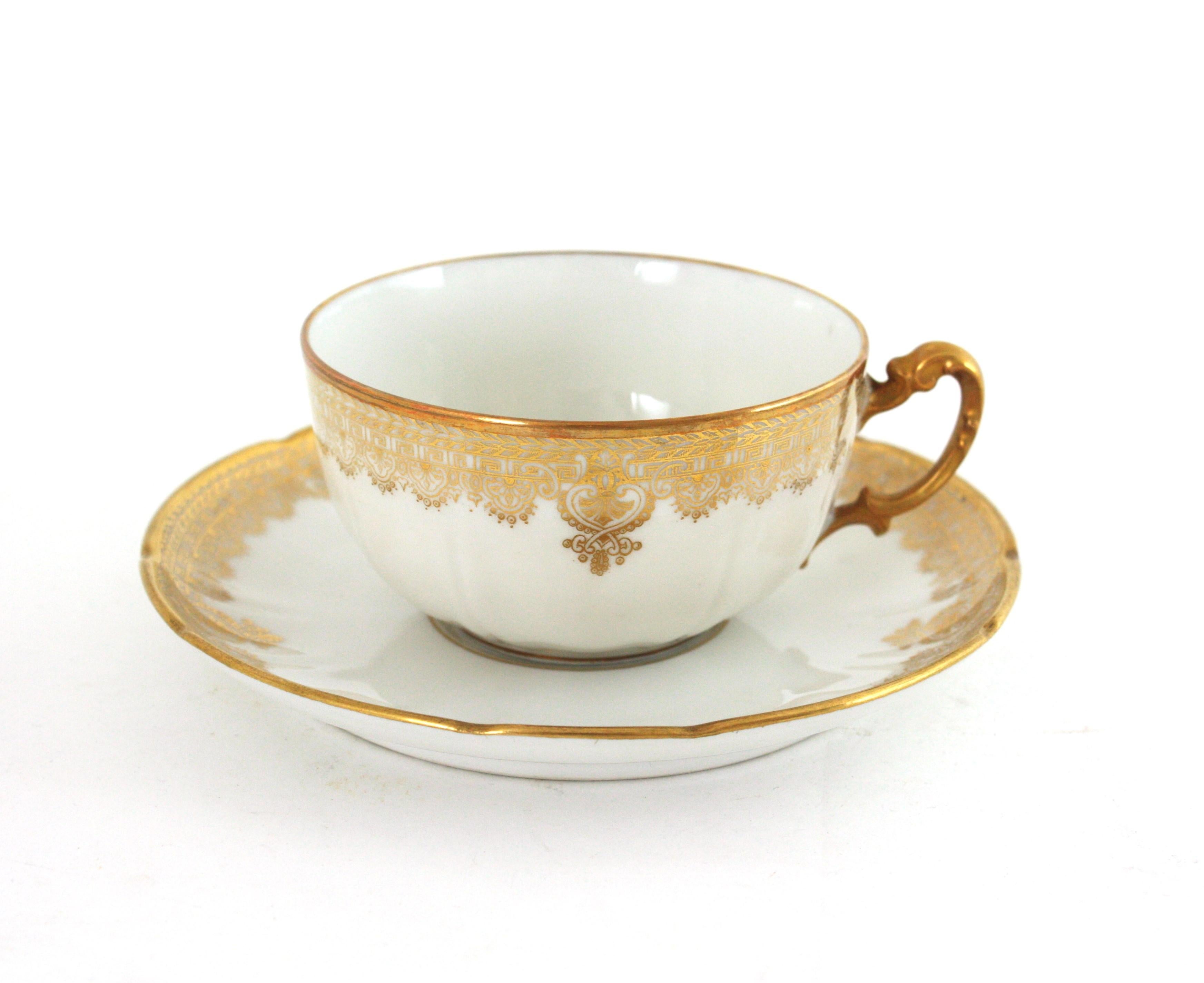 Französisches Limoges Gold vergoldetes Porzellan Kaffee Tee Dessert Service für Sechs (Glasiert) im Angebot