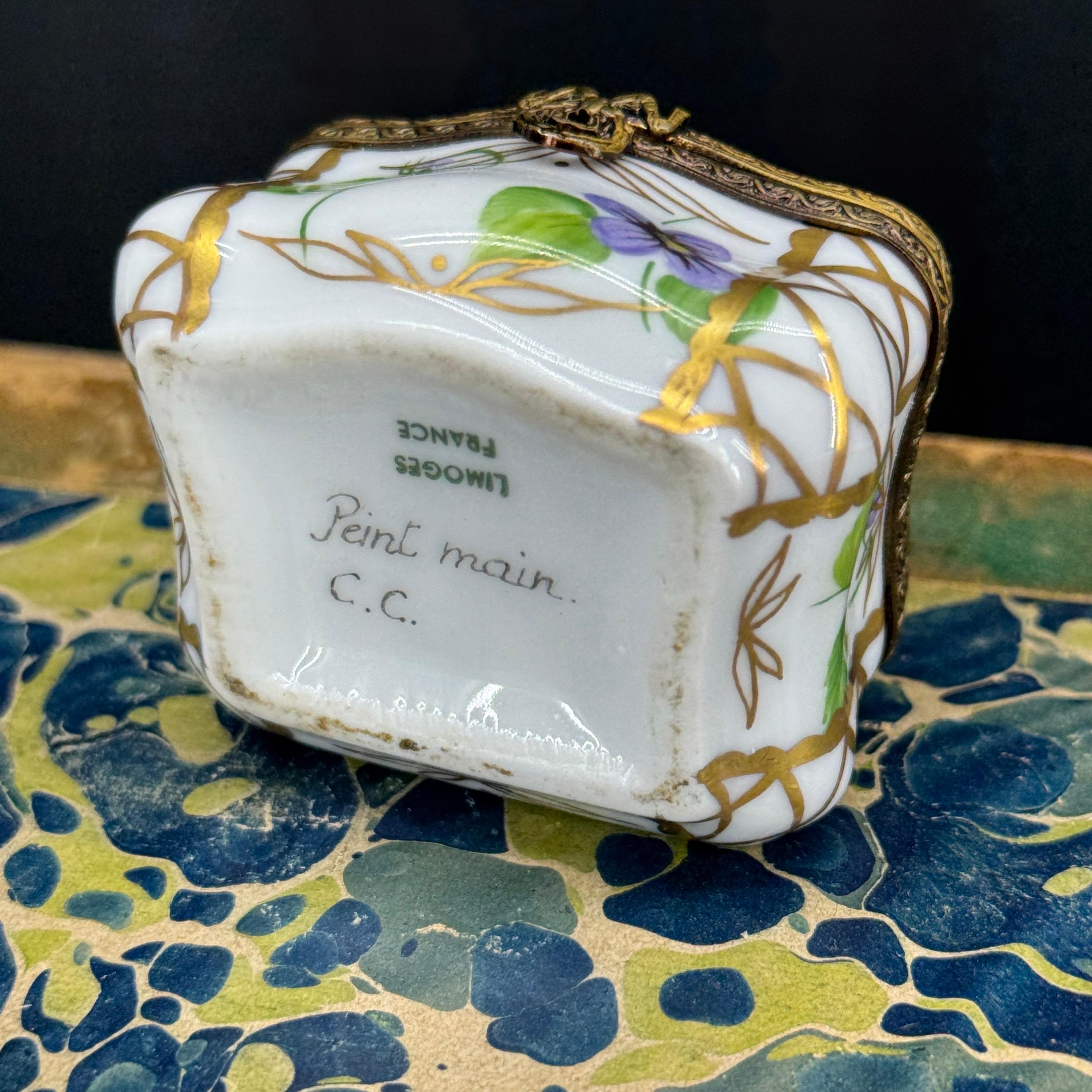 Caja de Baratijas Floral Francesa de Limoges Pintada a Mano en venta 2