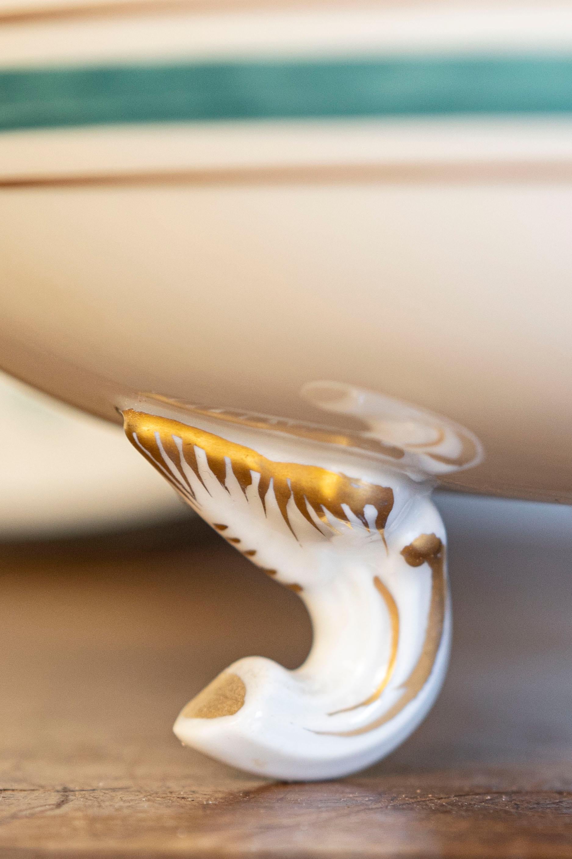 Cuenco de porcelana francesa de Limoges con ramo de rosas verdes y bajoplato en Bueno estado para la venta en Atlanta, GA