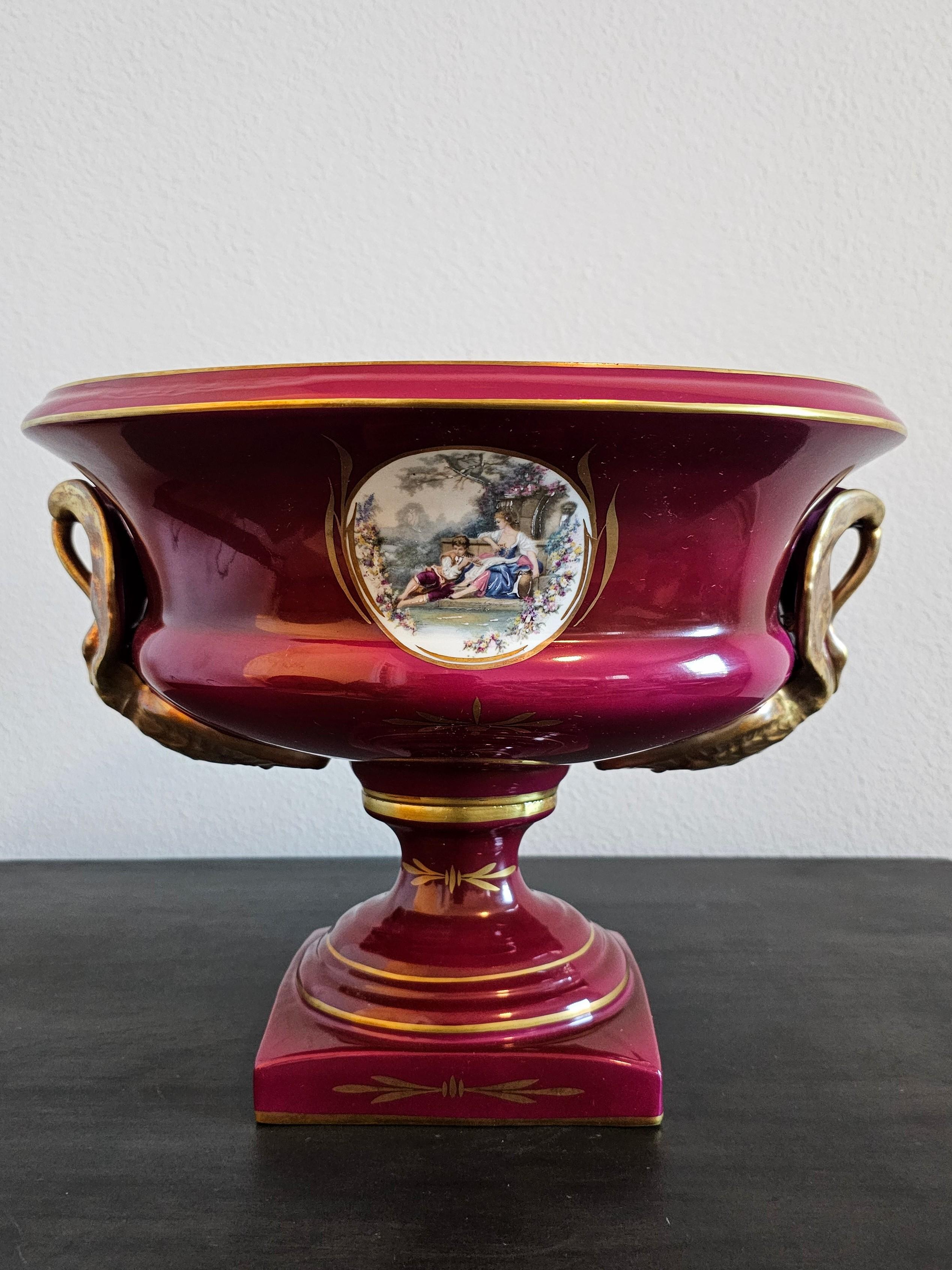 Französisch Limoges Porzellan Burgund vergoldet Swan Handle Tafelaufsatz signiert SC im Angebot 2